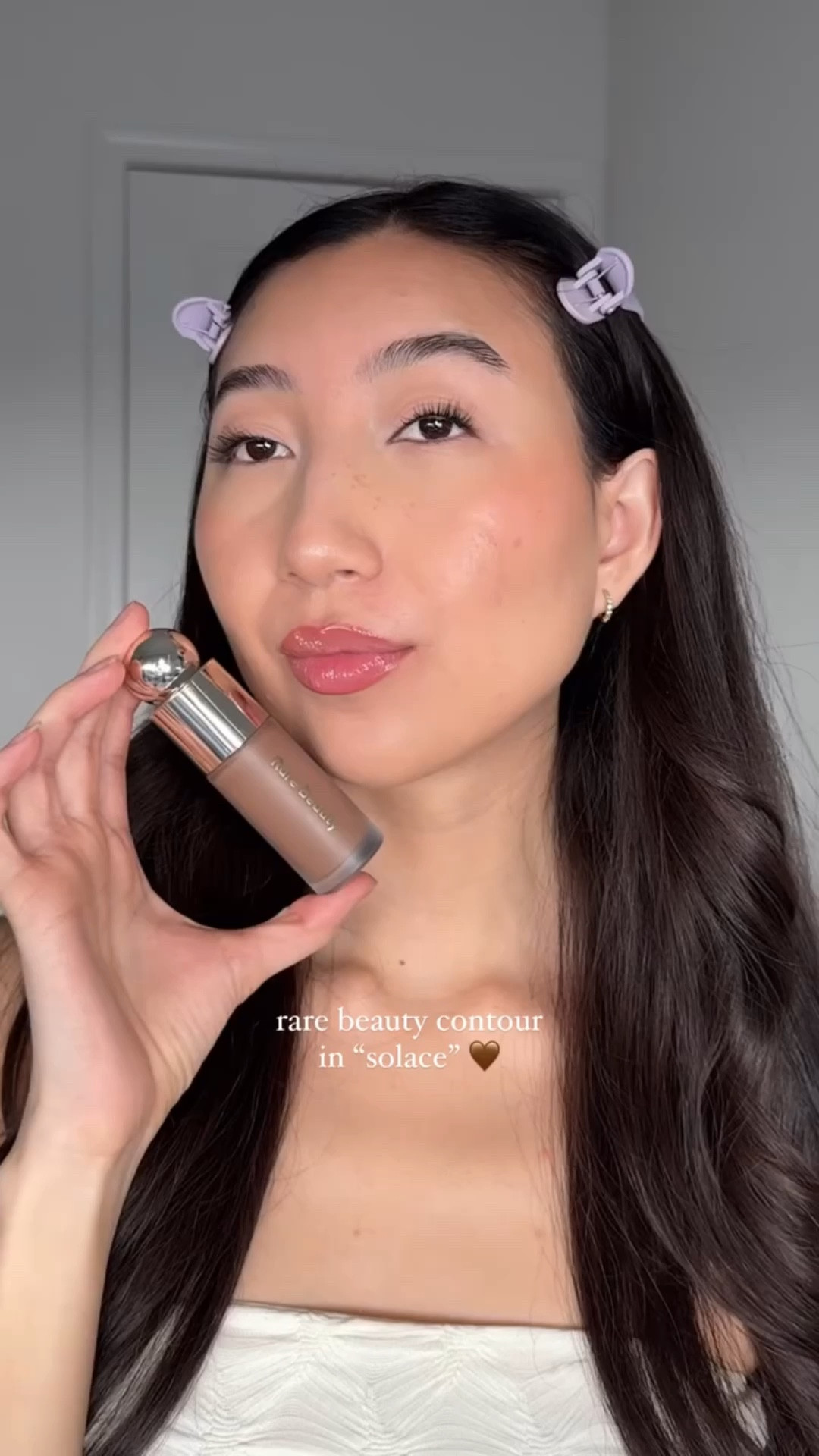 NEW @rarebeauty contour in the shade solace ✨ 

the formula is super similar to the liquid blushes, almost velvety and bouncy feeling. so easy to blend out & looks stunning layered with other products. OBSESSED!! 

•
•
#rarebeauty #contour #beauty #makeup #grwm #contouring rare beauty makeup, rare beauty contour, contour vs bronzer, makeup, new Sephora makeup 2025

#LTKBeauty #LTKFindsUnder50