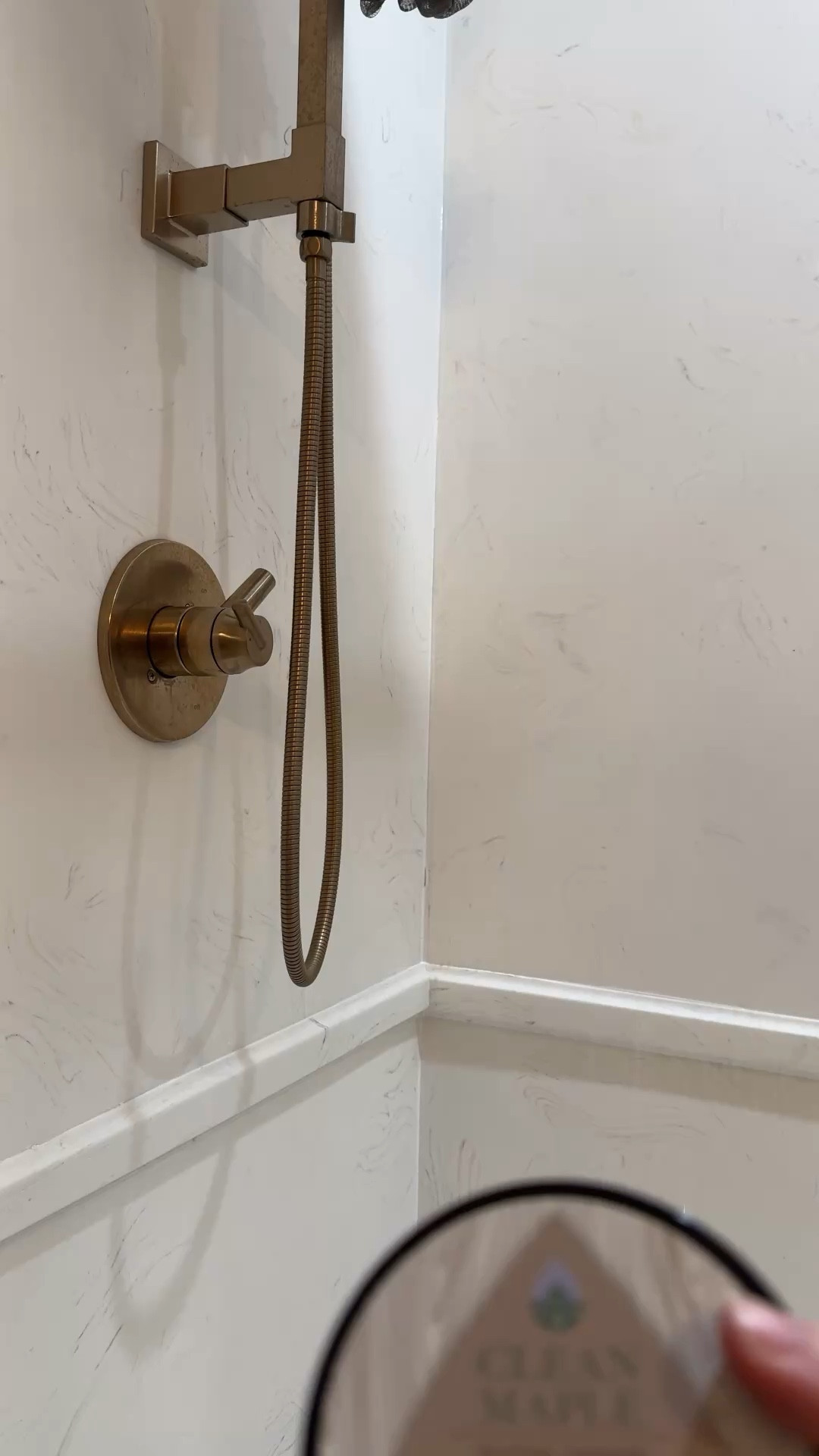 Self care is always something to put at the top of your priority list. Treat yourself with this delicious body scrub filled with all natural ingredients to hydrate and nourish your skin! 

Check out the link in my bio for yourself 

#cleanmaple #cleanproducts #nontox #selfcare #motherhood 