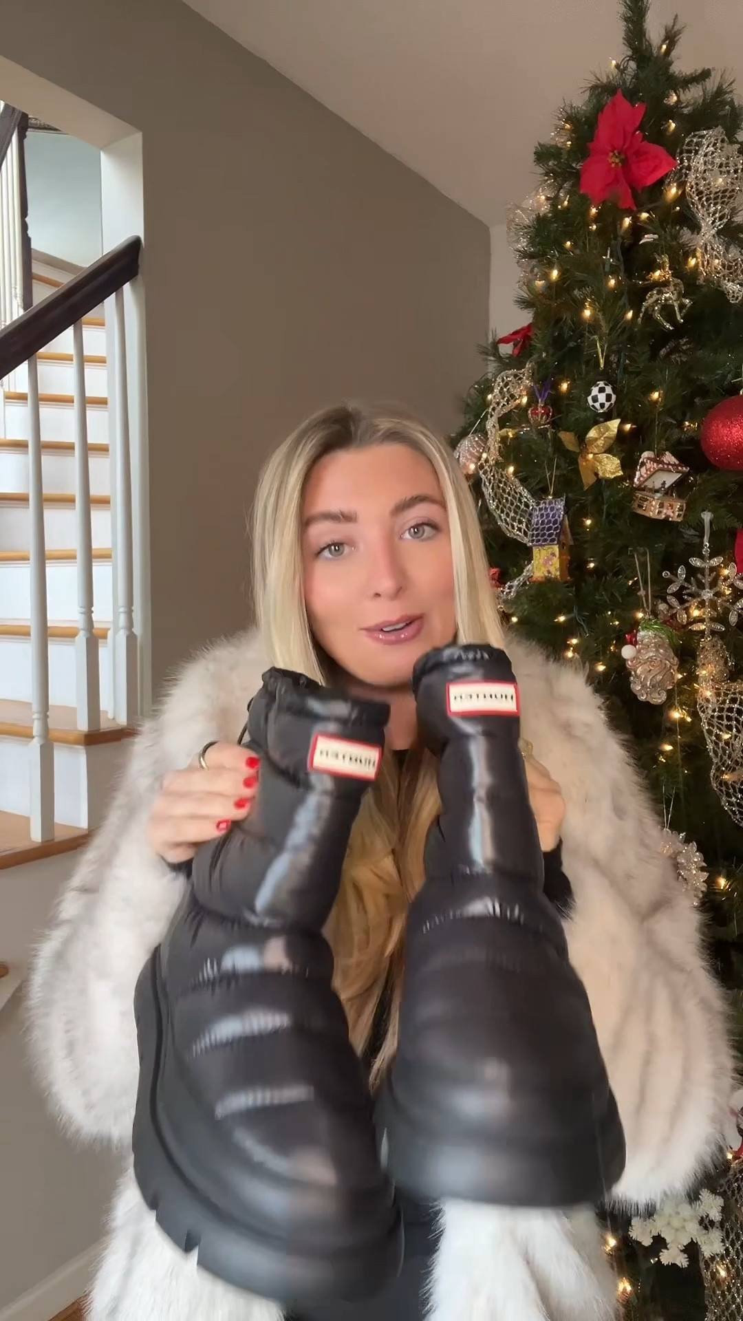 It girl shoe of the winter ! 
•
Hunter boots 
Winter shoes 
Winter boots

#LTKSeasonal #LTKU #LTKFindsUnder100