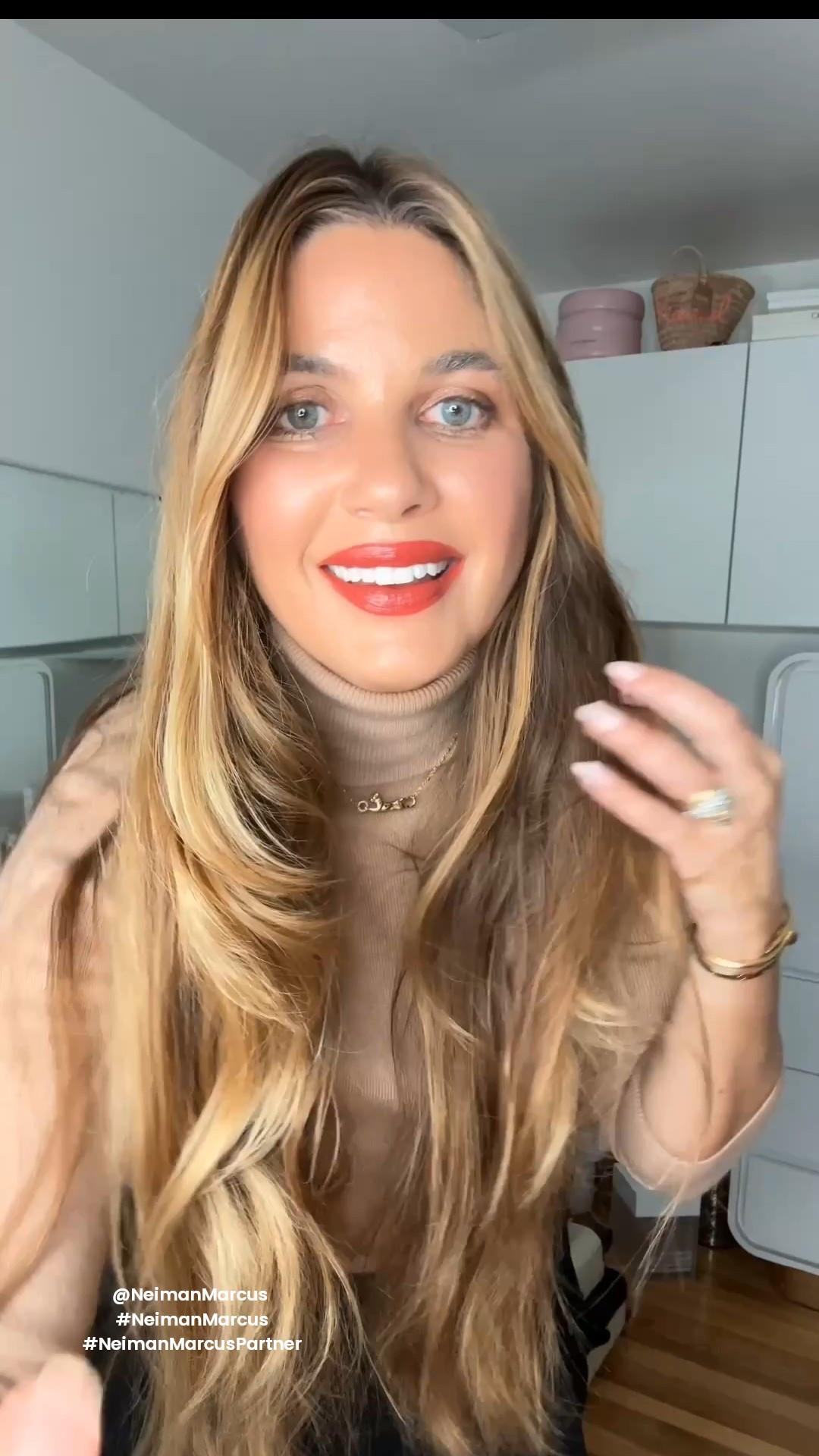 If I needed to get ready for a holiday party in a rush (which is always the case), here is exactly what I would reach for:
Sweater: Medium in Camel
Primer: Glow
Foundation: 3WO
Blush: Radiant blush
Eyes: Shade 1 Sepia
Lips: 550 Red Shock
Fragrance: Cairos

@NeimanMarcus #NeimanMarcus #NeimanMarcusPartner

#LTKHoliday #LTKdayinmylife #LTKBeauty