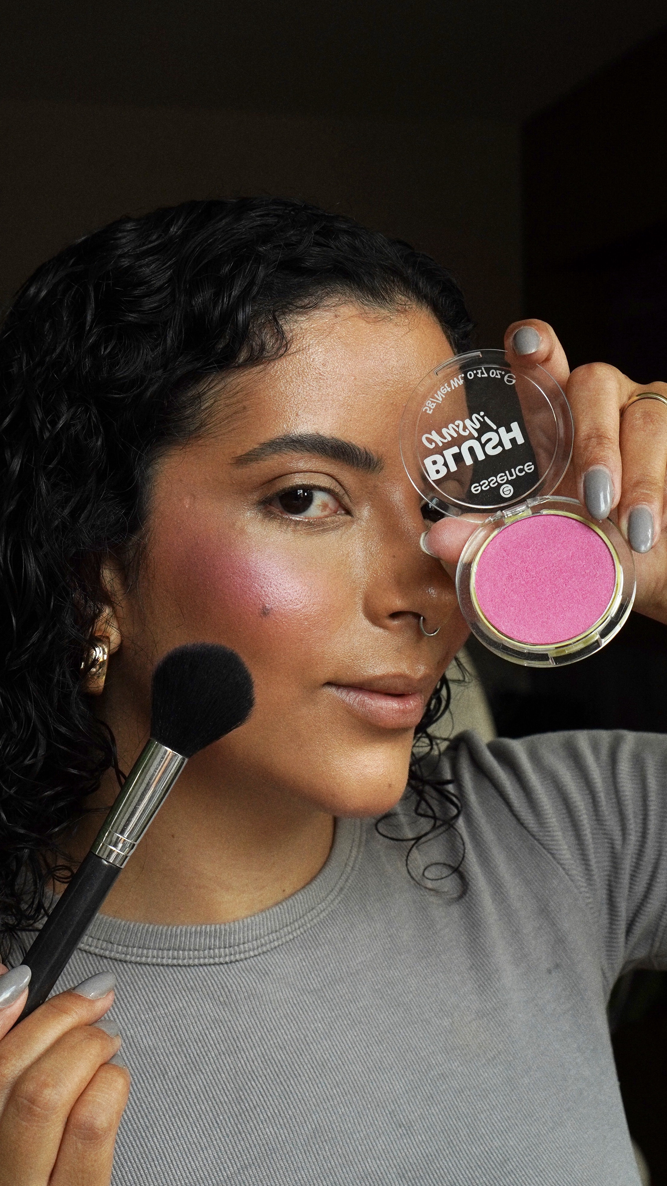 Chocada com esse blush 💖
@essence.cosmetics.brasil entregou tudo! 💁🏻‍♀️

@essence_cosmetics 
#blush #essence #make #makeup #rosa
