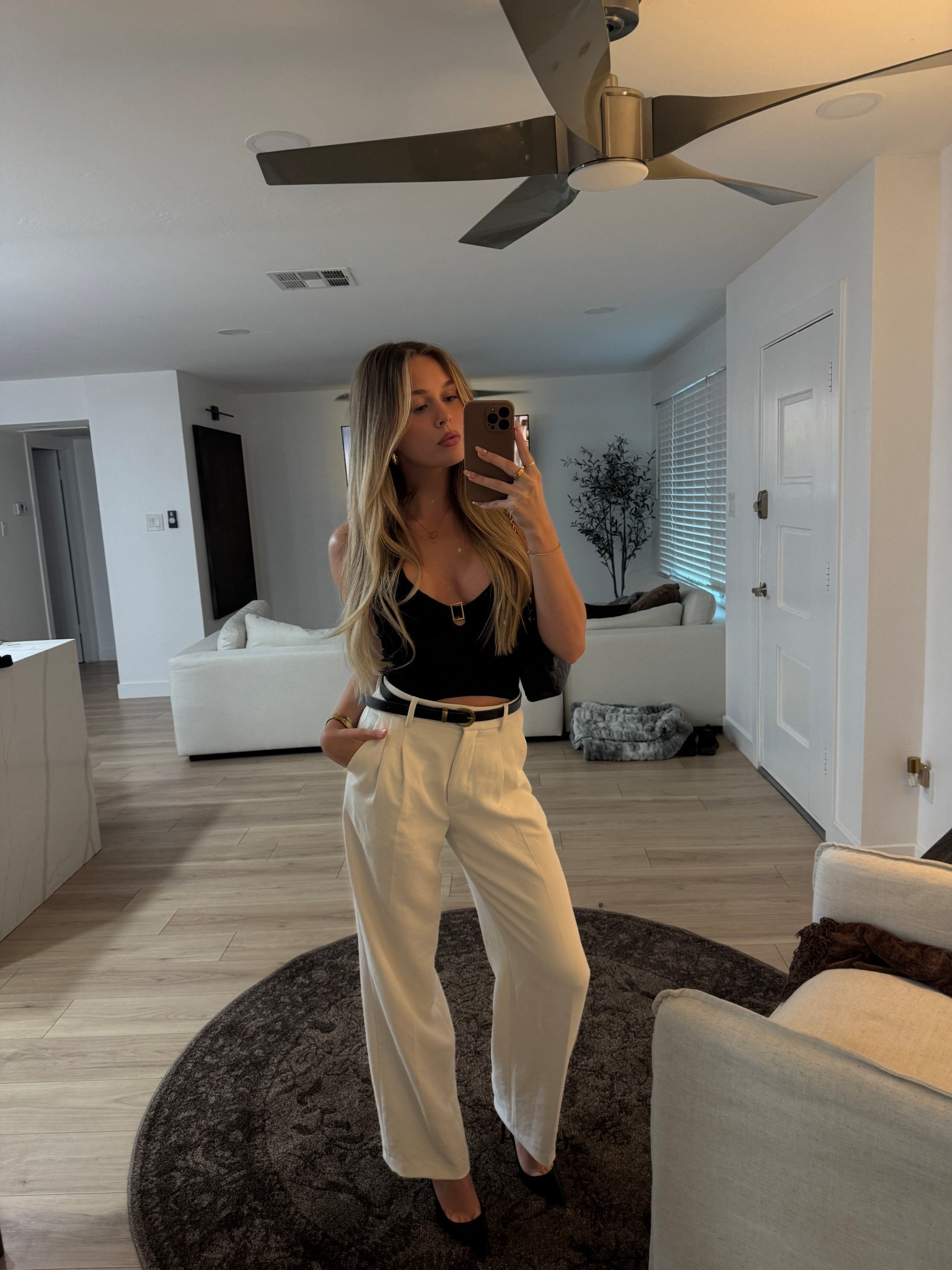 Girl Dinner Outfit Inspo🖤

Date night outfit, classy outfit, revolve top, aritzia trousers, pointed toe heels, outfit onspo


#LTKSeasonal #LTKSummerEdit #LTKBeauty