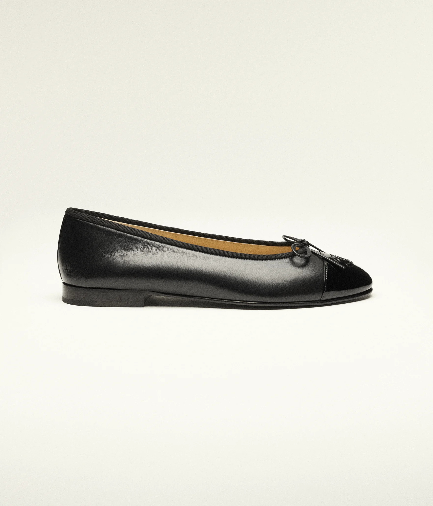 Ballet flats - Lambskin & patent calfskin, black — Fashion | CHANEL | Chanel, Inc. (US)