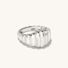 Charlotte Bold Signet Ring - $70 | Mejuri (Global)