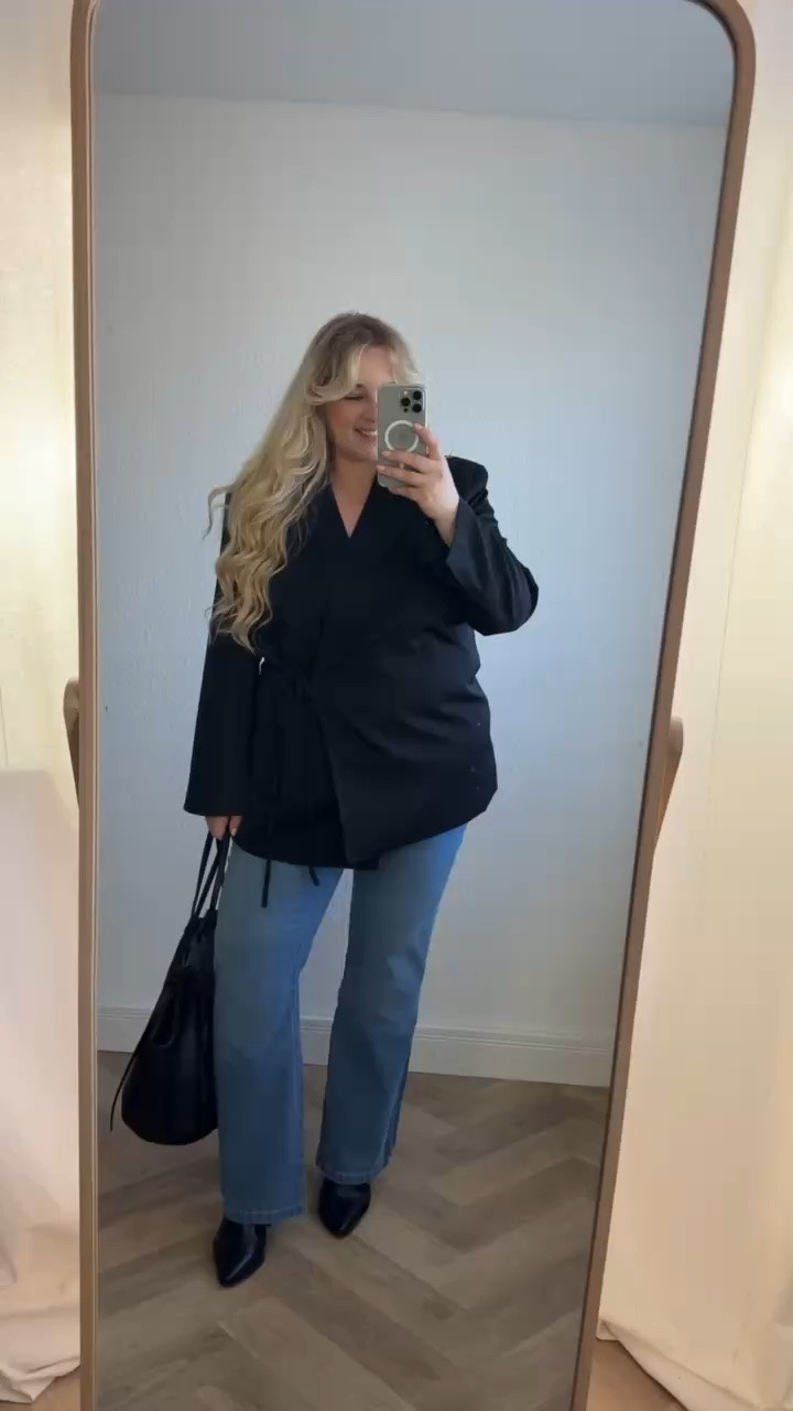 Jeanslook 🖤

15 % sparen bei Bon Prix mit dem Code:
15bysandra
(Gültigkeit: 13.10. -einschl. 15.10.2026; 15% auf Alles; einmalig einlösbar pro Kundin; gilt in DE App & Webshop)

#plussizefashion #kleid #curvy #muster #autumn #herbst