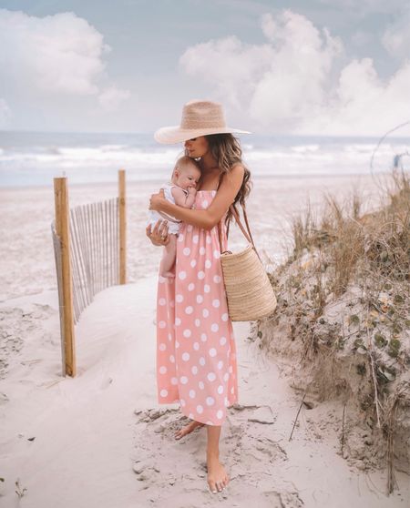 Beach babe 💕

Polka dot, baby, flowy dress, beach day, tote bag, straw hat, pink and white

#LTKfindsunder50 #LTKstyletip #LTKSeasonal