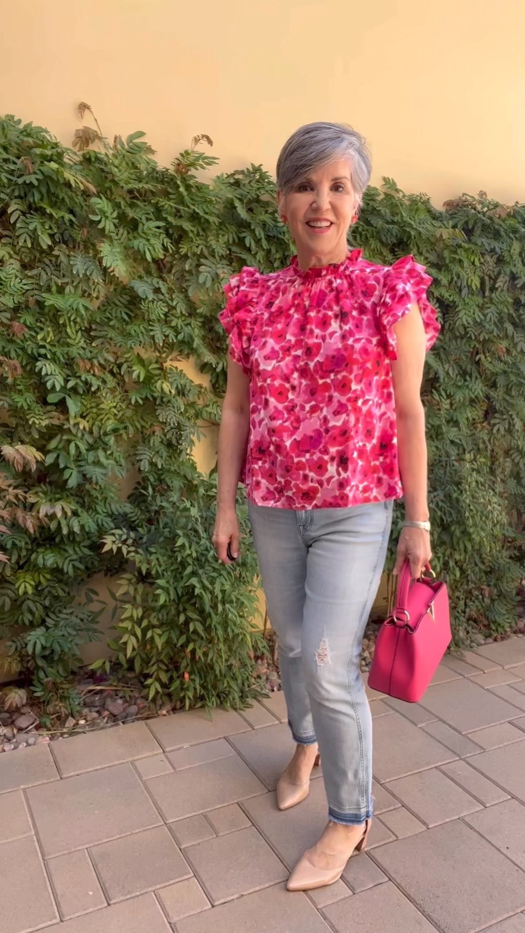 #ltkworkwear
#avaratop
#fluttersleeve
#kutfromtheklothh
#whitejeanslooks
Avara top (S)/ Avara pink purse $68!/ J crew jeans (29)/white jeans/ Kut from the Kloth shorts 

#LTKitbag #LTKunder100