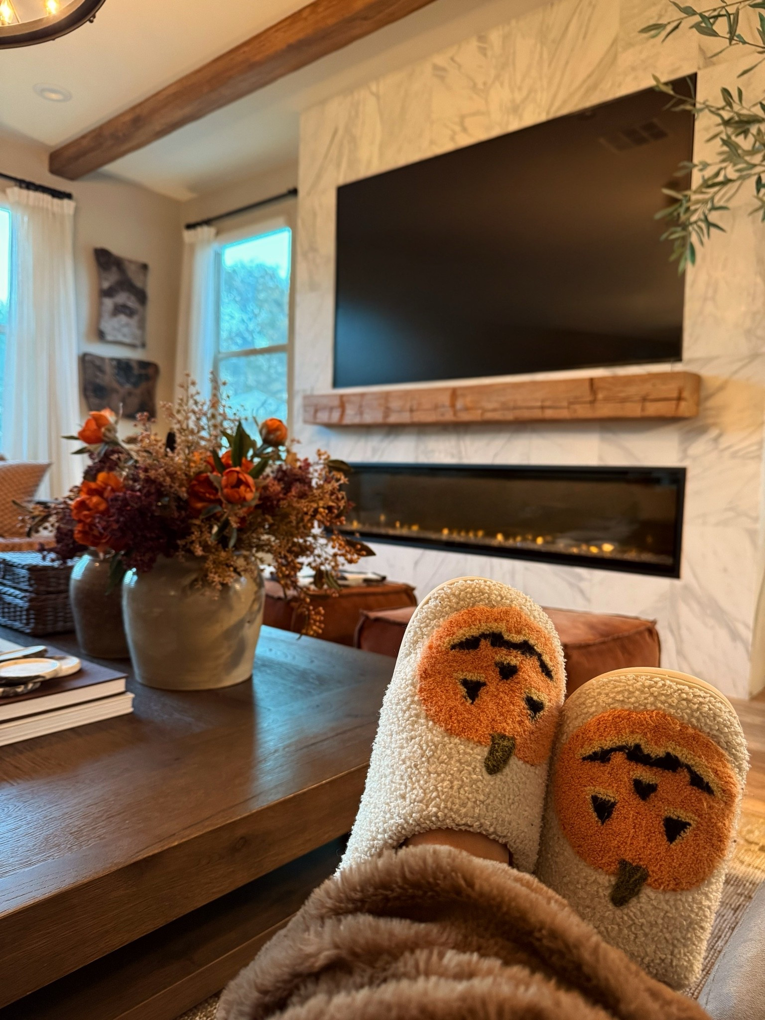 It’s never too early to pull out your Halloween slippers! 🎃 #halloween #halloweenslippers #founditonamazon

#LTKU #LTKSeasonal