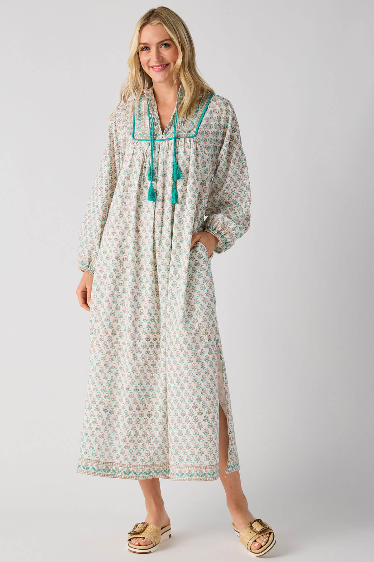 Marea Kaftan | Social Threads