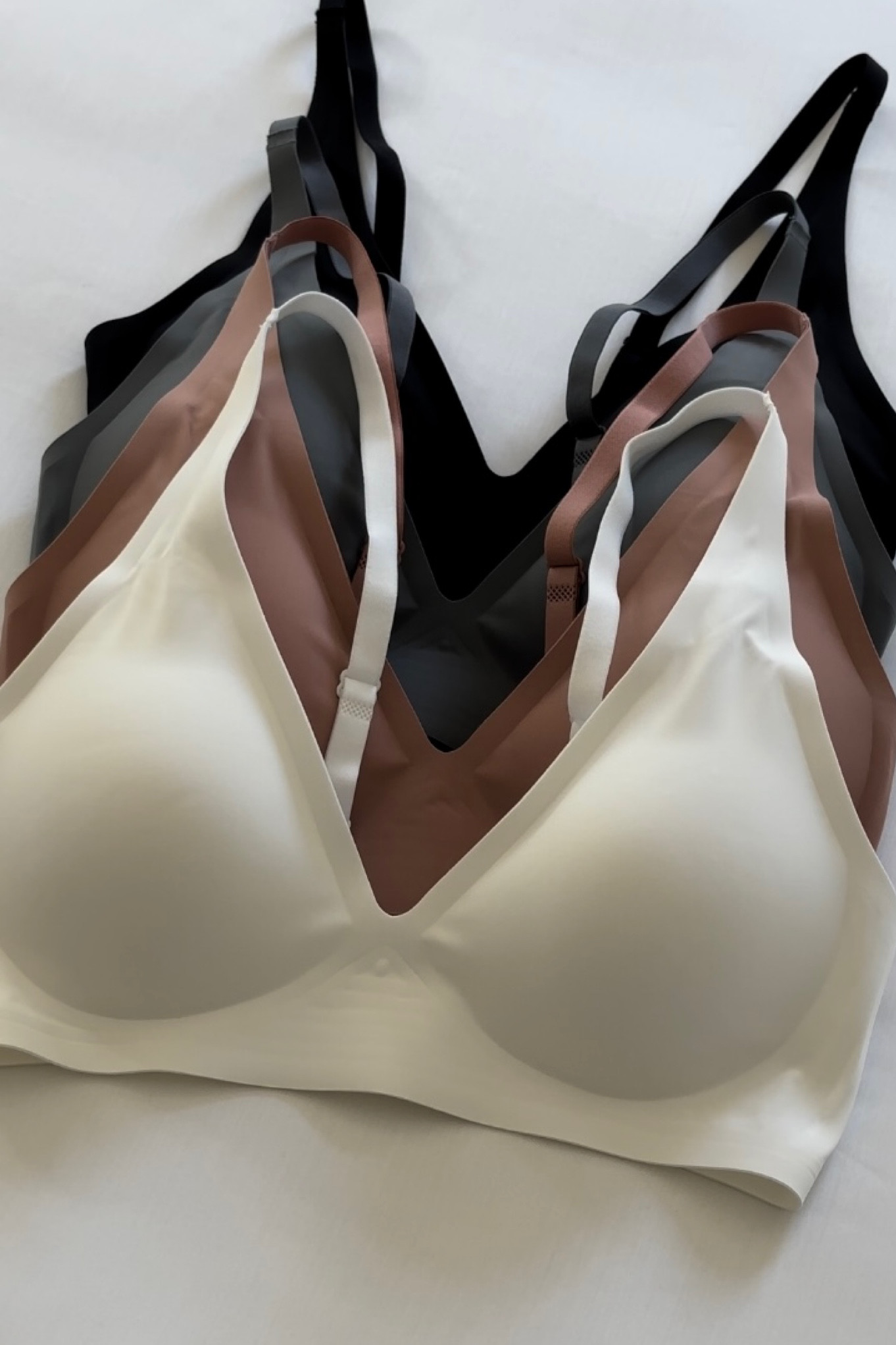Heyyy beautiful!!!! Link coming right up!!! 😚 These SKIMS inspired triangle bras are fantastic!!! They come with bra extenders to create the perfect fit!!!! 🙌🏻🙌🏻 I ordered size S and I’m 34D for reference!! Hope you love them too girly!!!! Xoxo!!! ✨💖

#LTKunder100 #LTKunder50 #LTKstyletip