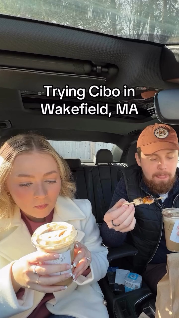 Finally trying Cibo in Wakefield, Massachusetts! Make sure to check out part 2 for the sandwiches! 🥪 

Jenessa’s order: Iced Raffaello Latte - white chocolate, coconut, almond cold foam, topped with almond cream, and toasted coconut. 🥥 

Mat’s order: Iced Banana Pudding Latte - vanilla pastry cream smear, banana, vanilla, cookie butter cold foam, topped with cinnamon, crumbled graham crackers, and caramelized banana. 🍌

@cibocafebistro @britygal #newenglandeats #foodreview #wakefield