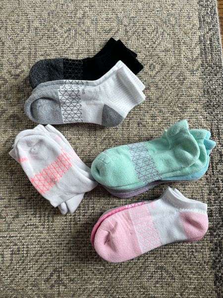 Shop my fave @hanes Absolute Collection from @target and have been loving them! They’ve got quality and comfort at a really great price - and they feel like Bombas! #ad #HanesxTarget #HanesAbsoluteSocks #target #targetpartner