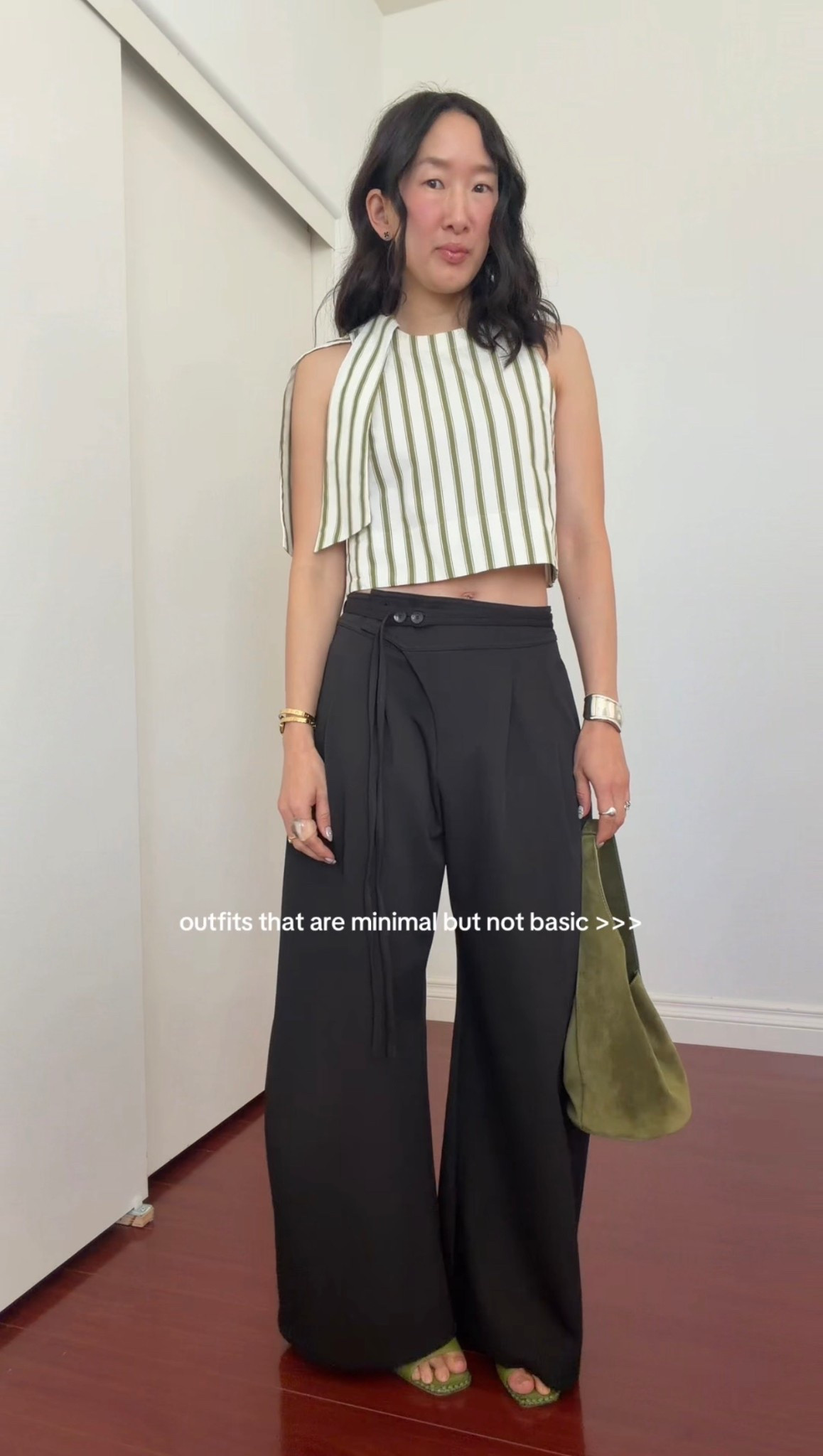 Top is a 2 I think it runs small, fits like an xxs! Pants are a small and in my shop my (insis)