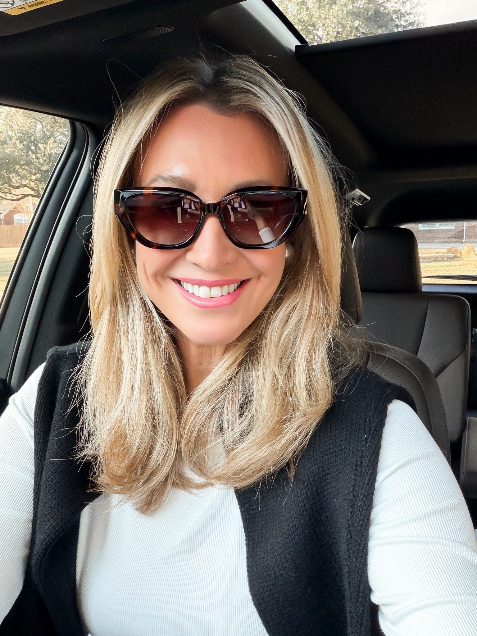 New sunglasses Im loving! A little uodated millennial mom look


#LTKOver40 #LTKFindsUnder50