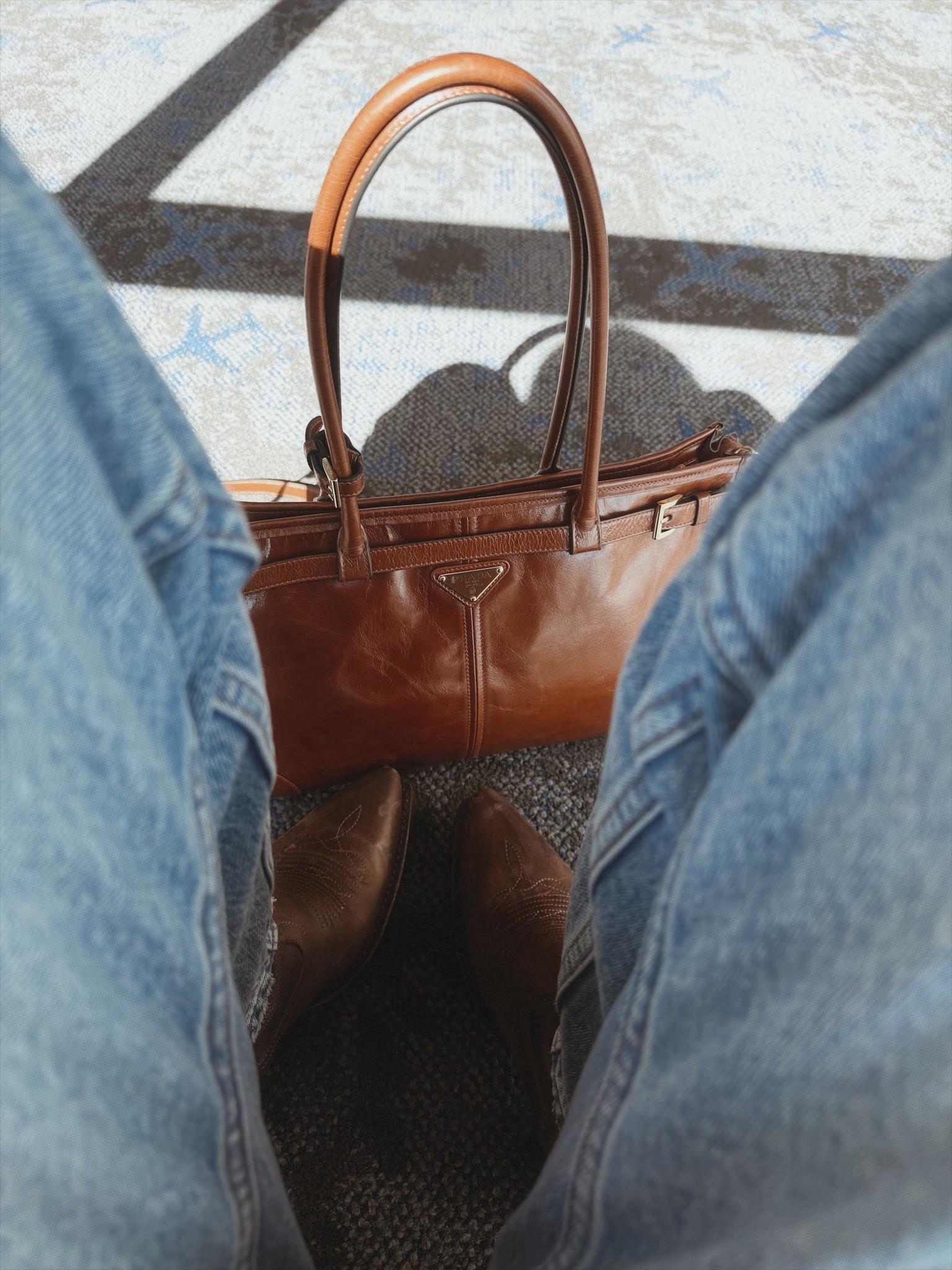 Bag, shoes, and Jean details. 