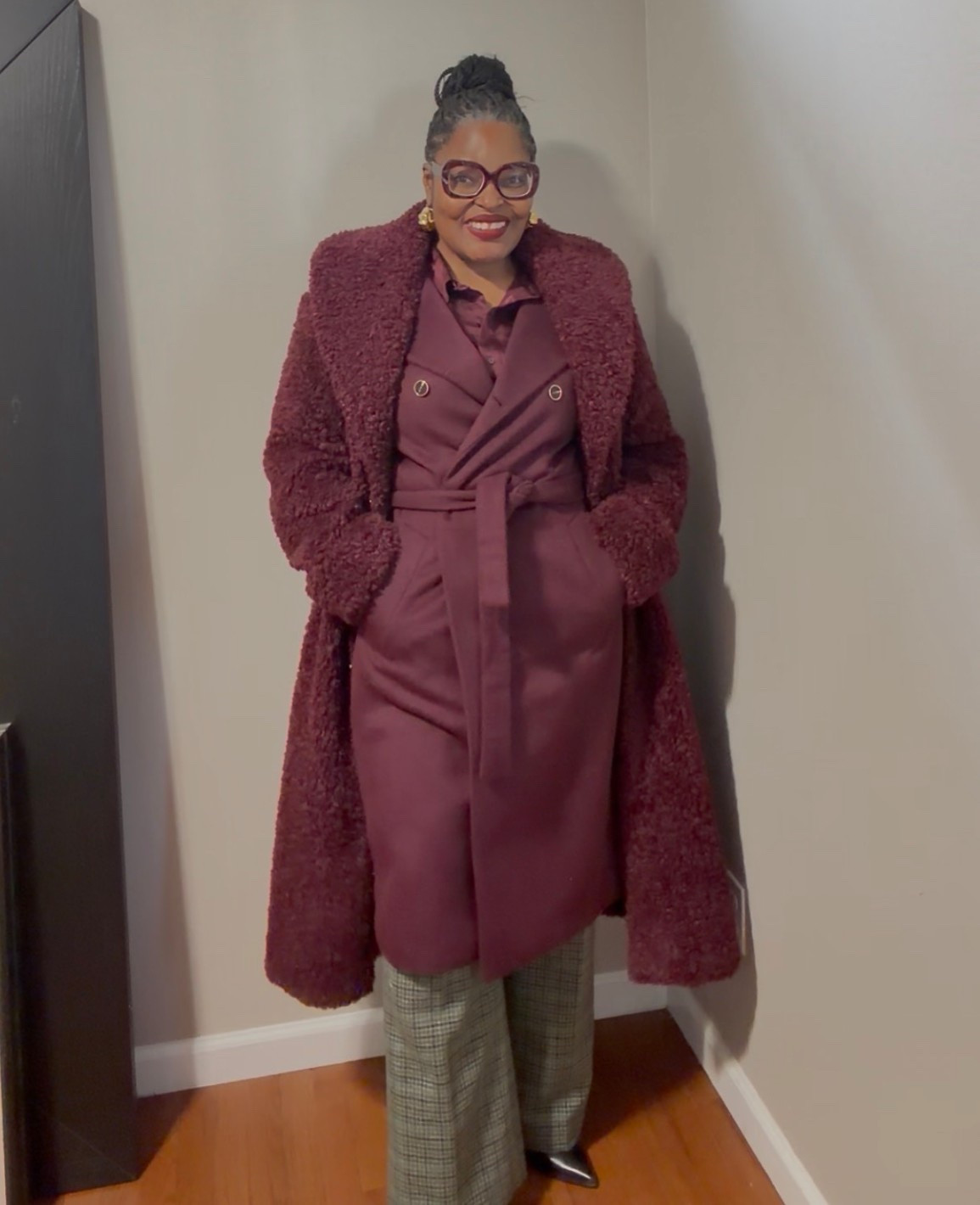 Monochromatic pieces work for me everytime! Simple and cute! When you put them together, you  got a great outfit! #ootdfashion #styletips #fypage #corporateoutfit #coats  
Coat,top and pants @Ann Taylor 
Boots @Vince Camuto 
Lipgloss @thelipbar  
Glasses @Warby Parker 
Jewelry @J.Crew 

#LTKootd #LTKdayinmylife #LTKgrwm