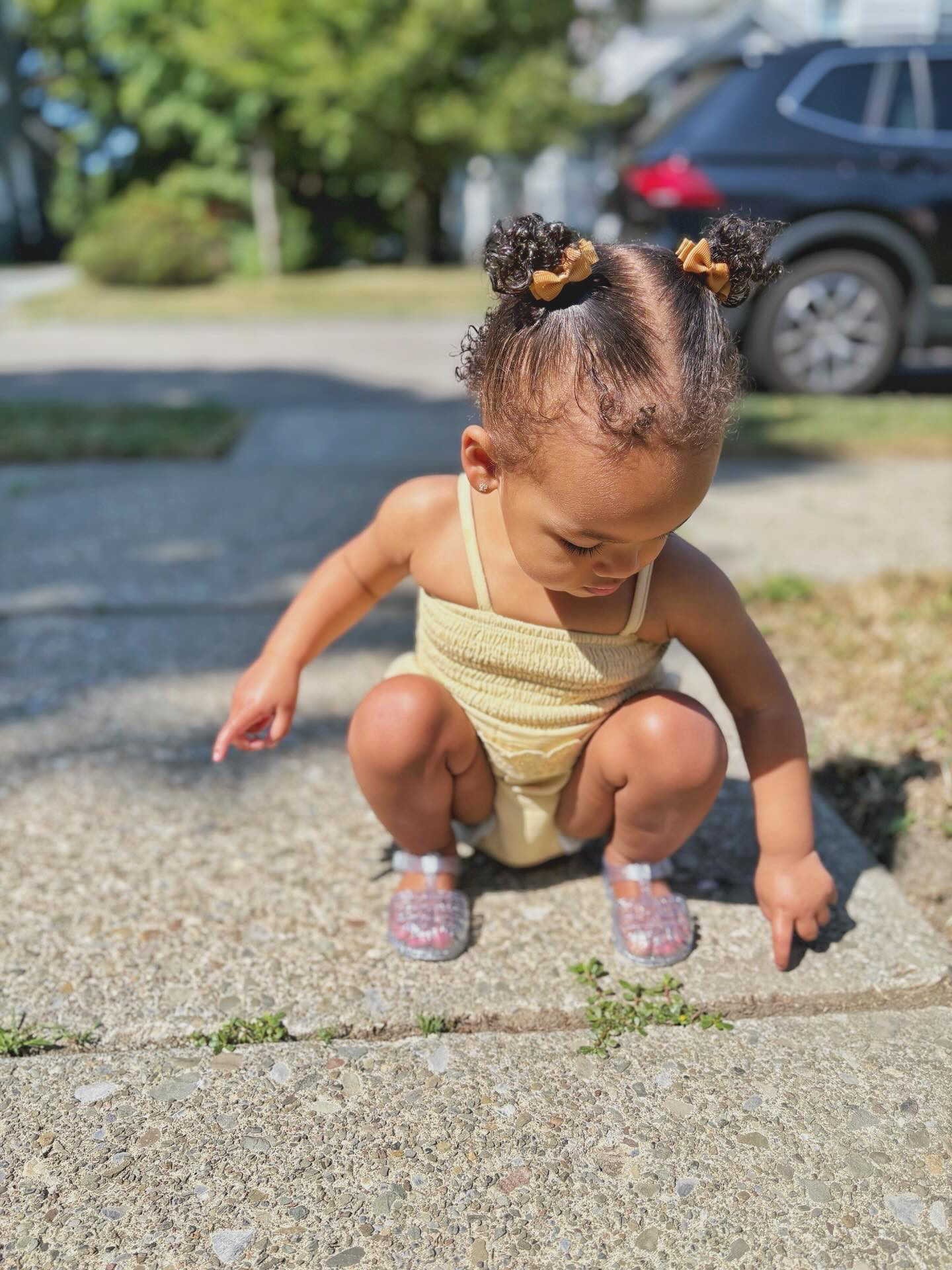 The cutest little sunshine duo ☀️
Wearing one of our favorite brands @quincymae 

.
.
.

#toddlerfashion #babygirlstyle #babyootd #matchingoutfits #cutebabies #momlife #momsofinstagram #babystyle #toddlersofinstagram #ministyle #sisters #sisterlove #babyfashion #toddlerootd #kidsofinstagram #toddlerlife #babiesofinstagram #cutekids #babyoutfits #kidstyle #matchingclothes #babygirls #babiesinstyle #mommyandme #neutralbabyclothes #neutralstyle #slowfashionkids #sustainablekidsfashion #kidsbrandrep #quincymae