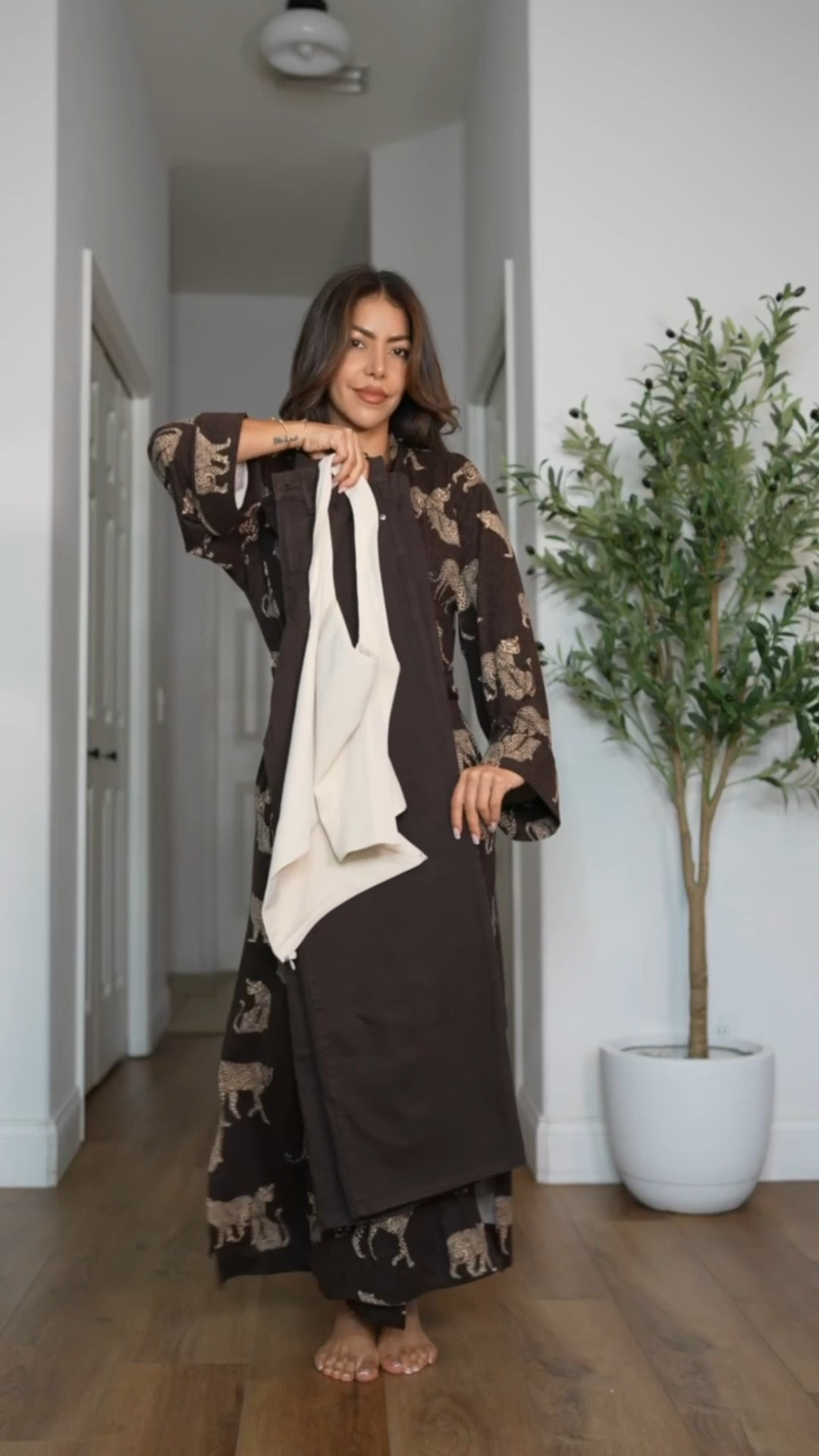 Chocolate brown fall outfit! 🍂

Wearing a pair of relaxed wide leg jeans from Express in this beautiful chocolate brown color. I styled it with a cream halter tank top, a scarf and chocolate brown accessories.￼


Grwm fall, fall outfit ideas, chocolate brown jeans, express jeans, casual fall outfit

#LTKgrwm #LTKdayinmylife #LTKSeasonal
