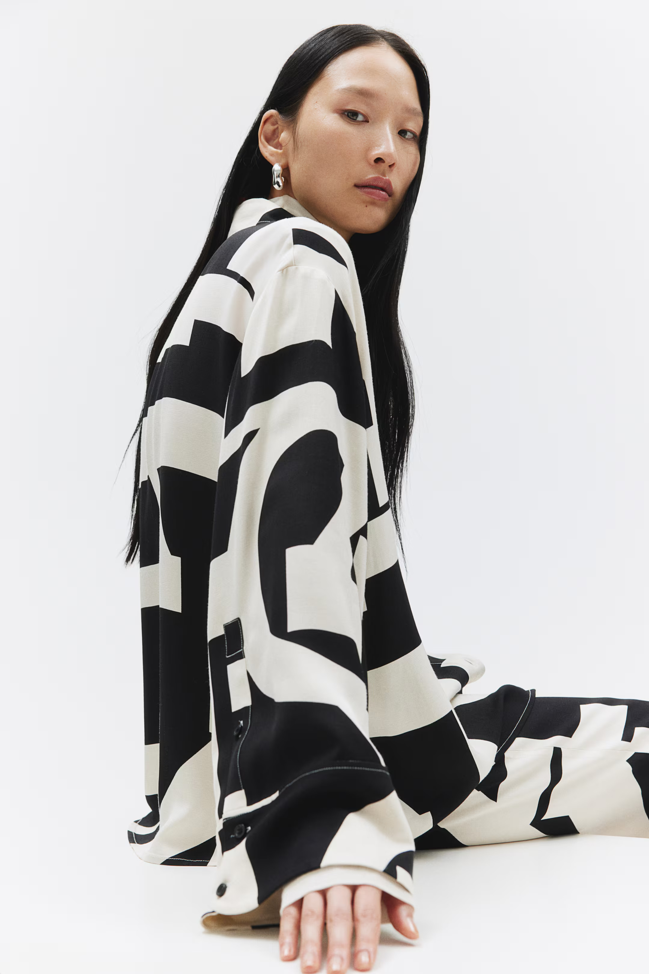 Loose-fit shirt | H&M (UK, MY, IN, SG, PH, TW, HK)