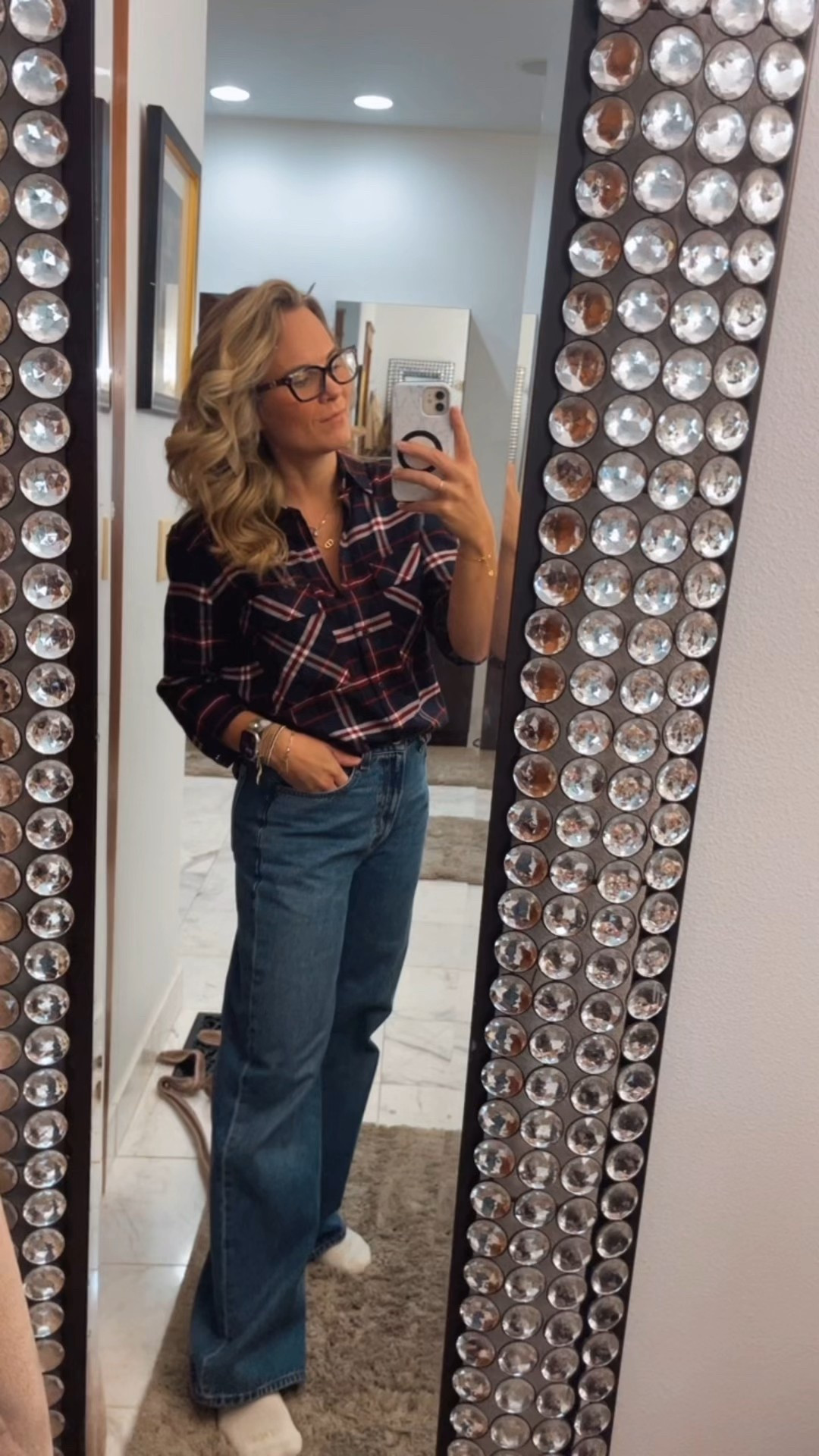 Some crazy girl situation going on over there. That’s for sure loving this new outfit I got from Aritzia. These jeans have been on repeat they are so good. They are classic. They’re comfortable. They felt like a dream. I love them and then this top is a utility top I absolutely love them. This is my second one of them. I have it in a beautiful burgundy color and I saw this plaid sitting there and I had to have it especially since we were in Vegas and it was the rodeo and like this just sums it all up Super comfy, great fall winter outfit extremely casual, and comfortable. I threw on a red polar fleece from Aritzia to go with it and then some black boots.

#LTKgrwm #LTKmorningroutine #LTKHoliday