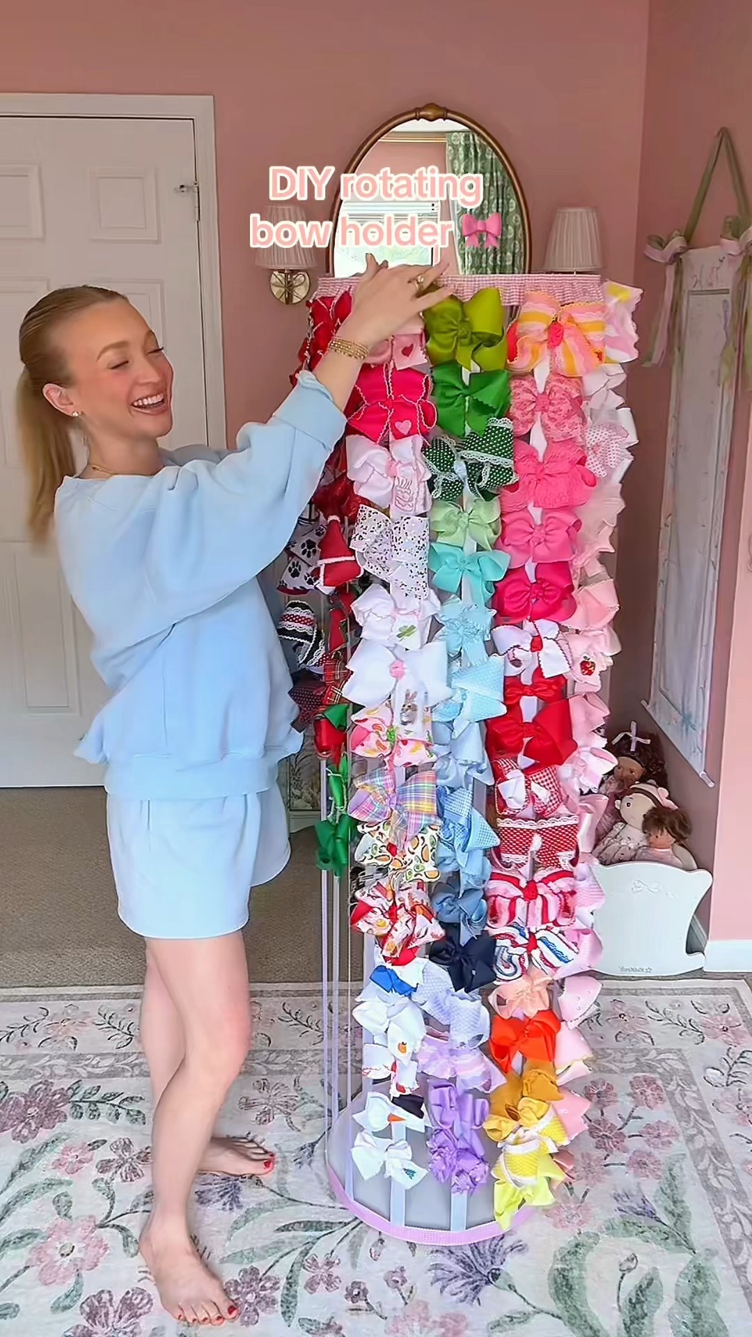 Rotating baby girl bow organizer / holder 