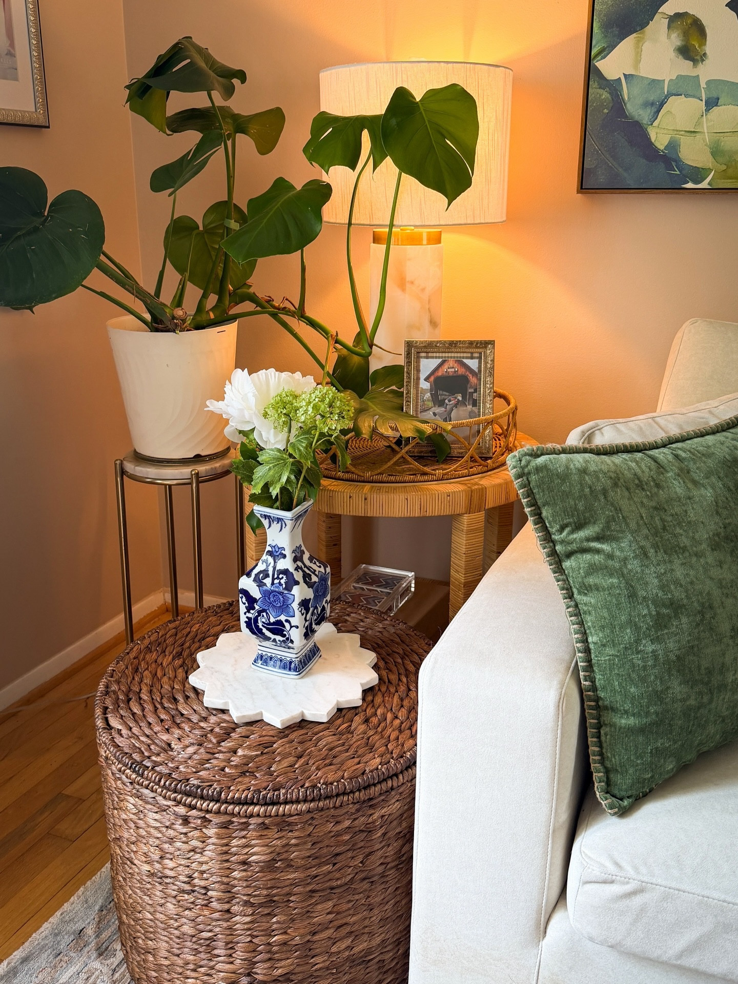 The kind of piece that does it all ✨ A handwoven water hyacinth ottoman—footrest, extra seating, hidden storage, and a table when you need it. Effortless function, elevated design.

It comes in two colors. This is the color chestnut.


bestchoiceproductscreator.sjv.io/2RRAmD #SustainableStyle #LauraLilyHome #livingroomdecor #hiddenstorage

#LTKHome