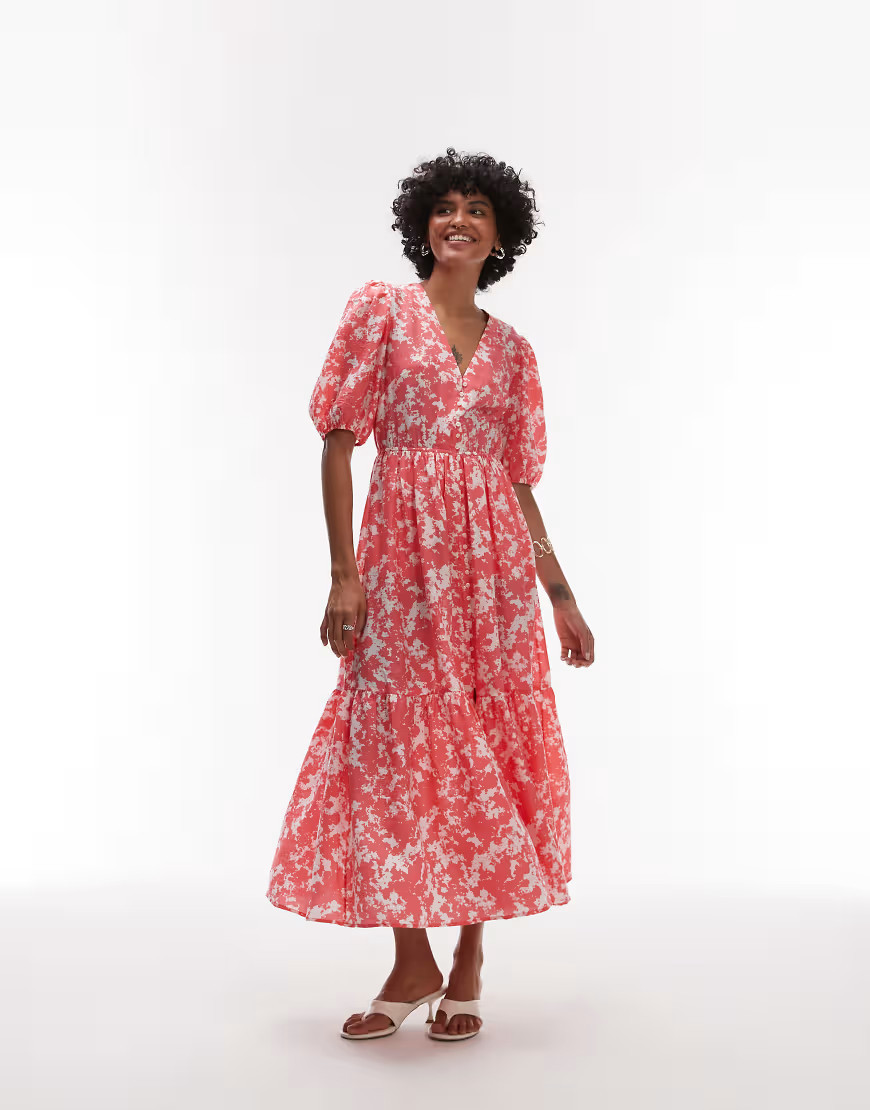 & Other Stories – Gestuftes, hochwertiges Maxikleid mit marmoriertem Print in Rosa und voluminösen Ärmeln | ASOS (Global)