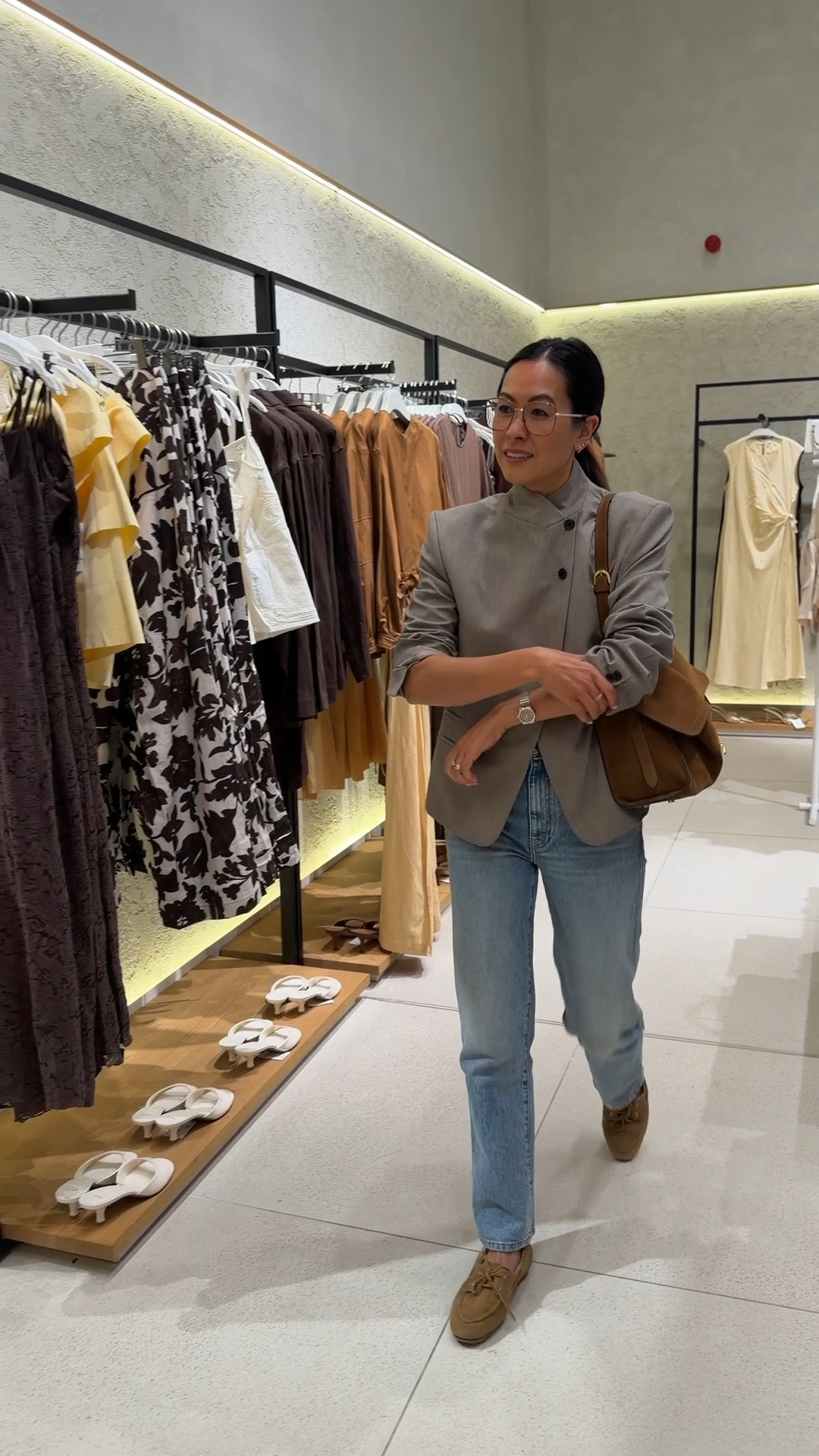 I’m wearing 
Zara blazer size Small
Khaite Abigail jeans size 26
Bally boat shoes ( old)
Leo et Voilette Laurence bag ( not tagged) 