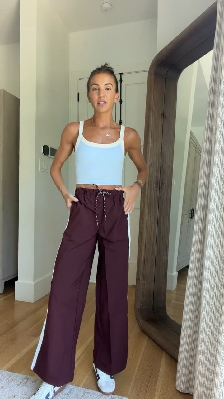 Dyinggg over these track pants from Aerie 😮‍💨 so chic and perfect for fall! Run a little big

#LTKootd