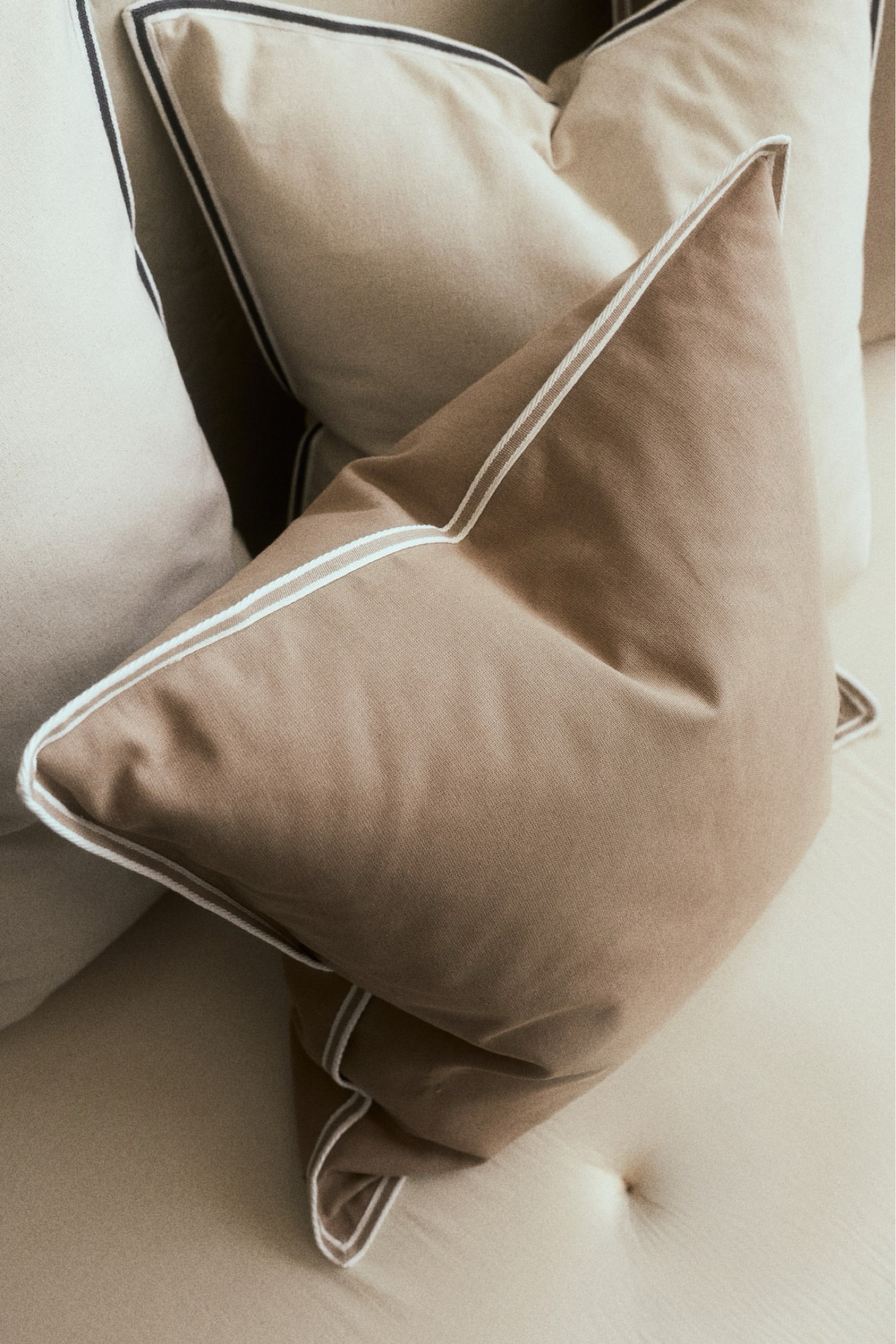 New in home 🤎

#home #decor #interior #pillow #carafe beach mattress outdoor cushion cover 

#LTKMothersDay #LTKHome #LTKmomlife