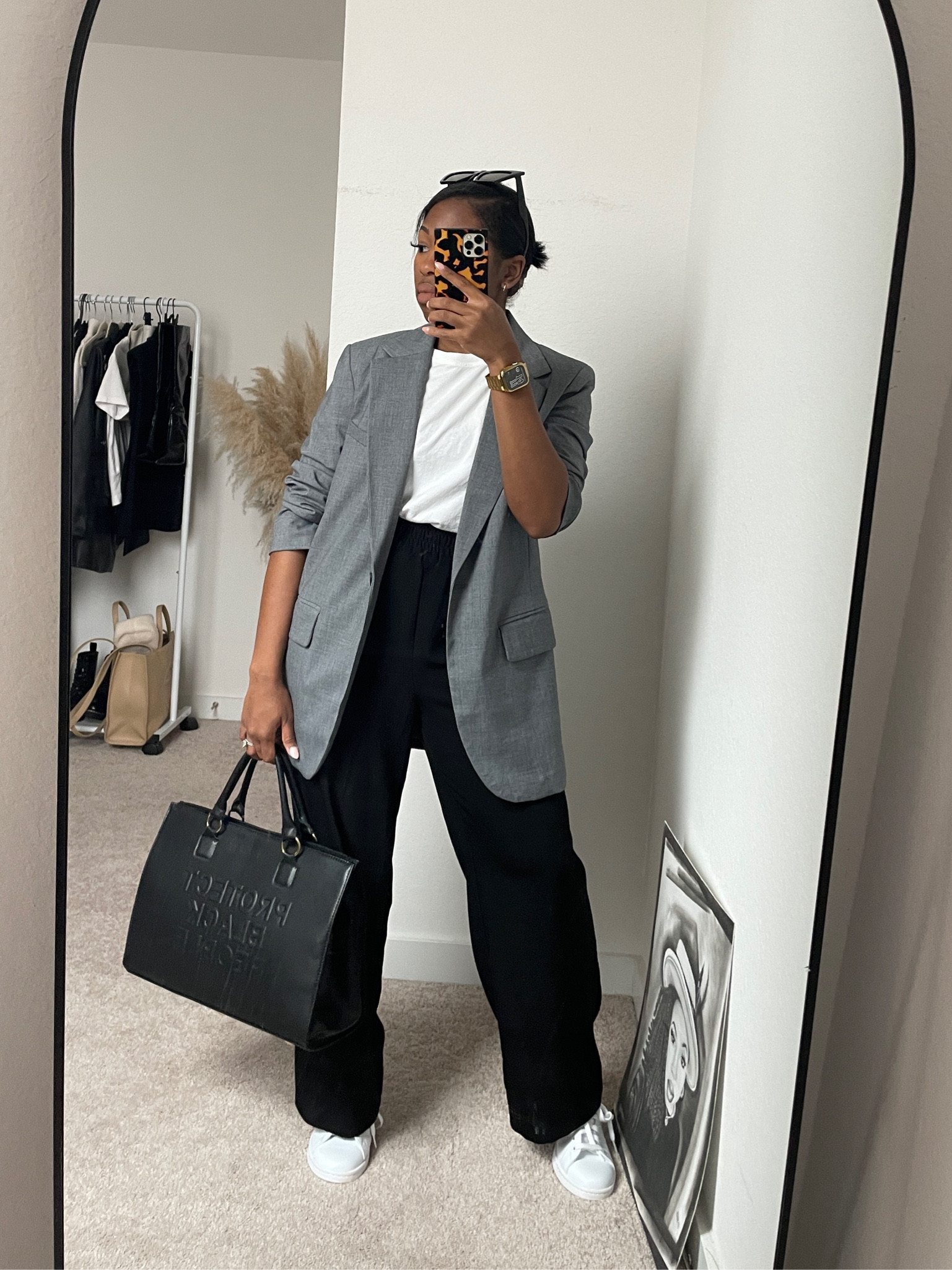 Spring transitional style

Minimal, chic, neutral outfit, casual outfit, sneakers, Stan adidas, black trousers, grey blazer

#LTKSeasonal #LTKstyletip #LTKsalealert