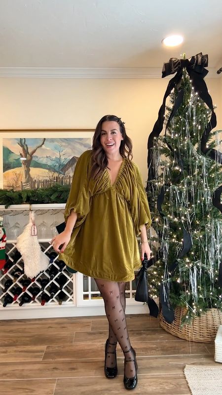 It’s Day 8 of Holiday Outfit Ideas and I’m styling this viral dress!! 🤩 I LOVE these bow tights so much I wanna wear them with everything 🎀



#holidaystyle #freepeoplestyle #freepeopleholiday #holidayoutfit #holidayoutfitideas #ootd #holidayfashion