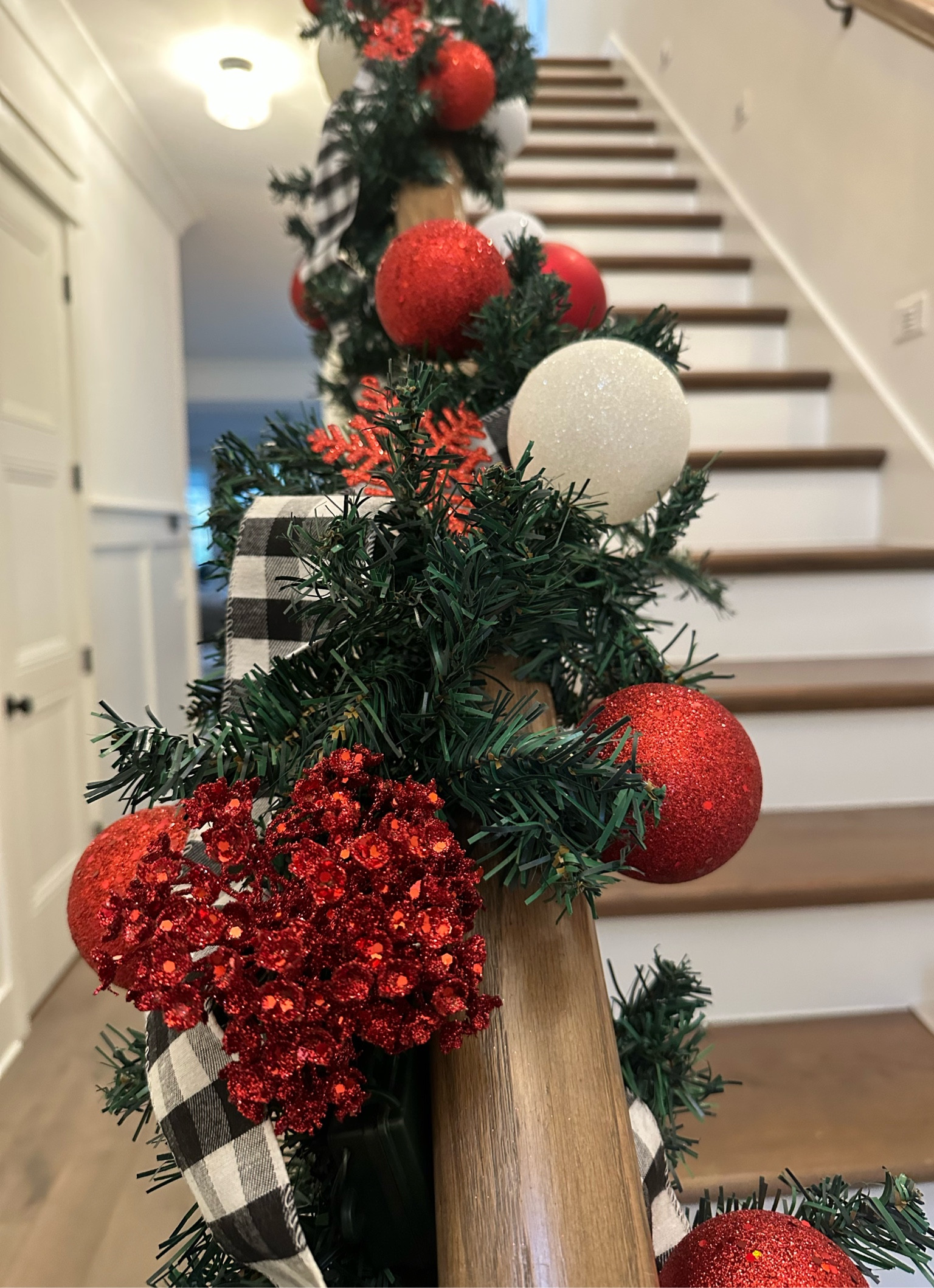 Christmas decor, christmas 2023, holiday decor, black and white buffalo plaid, red black and white decorations, minimalist, black and white Christmas decorations

#LTKhome #LTKHoliday #LTKSeasonal