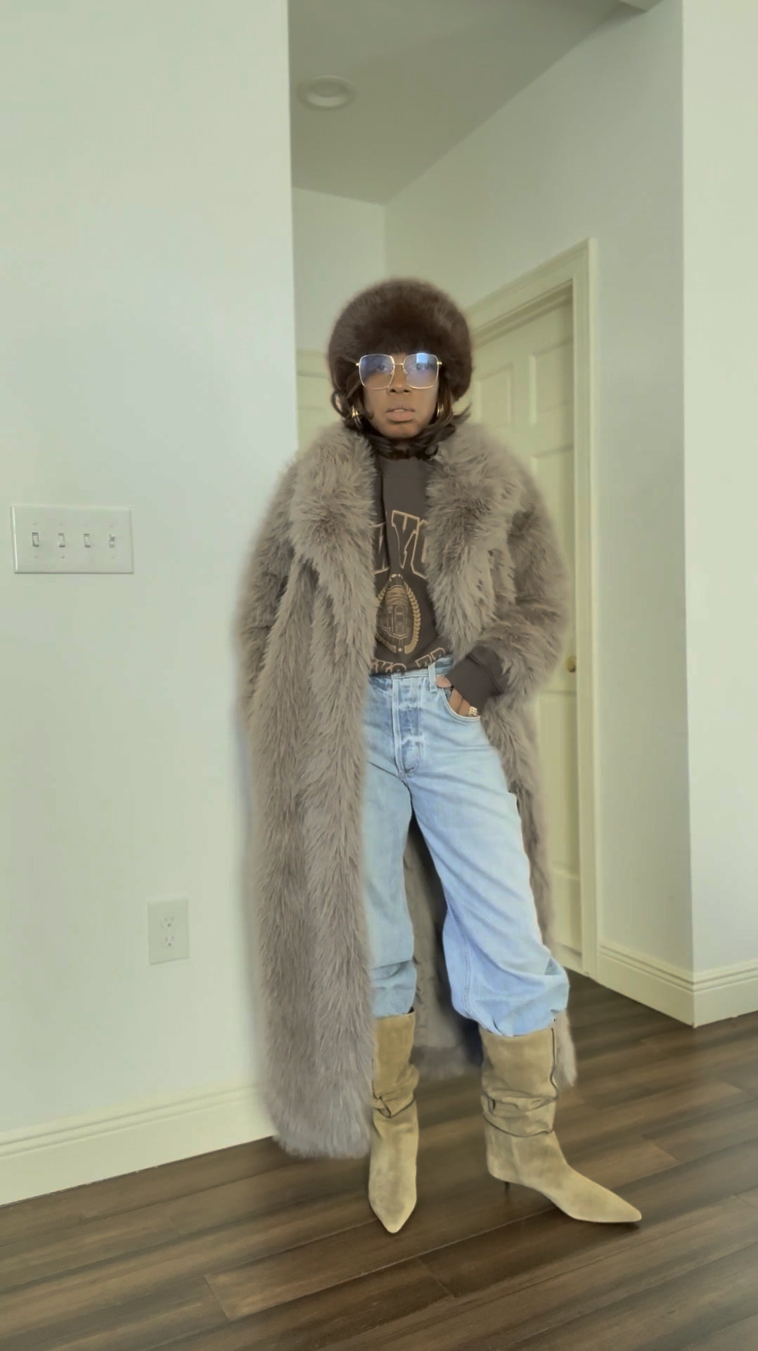 What I’m packing for Switzerland. Long fur coat, wide leg jeans, suede boot, fur hat