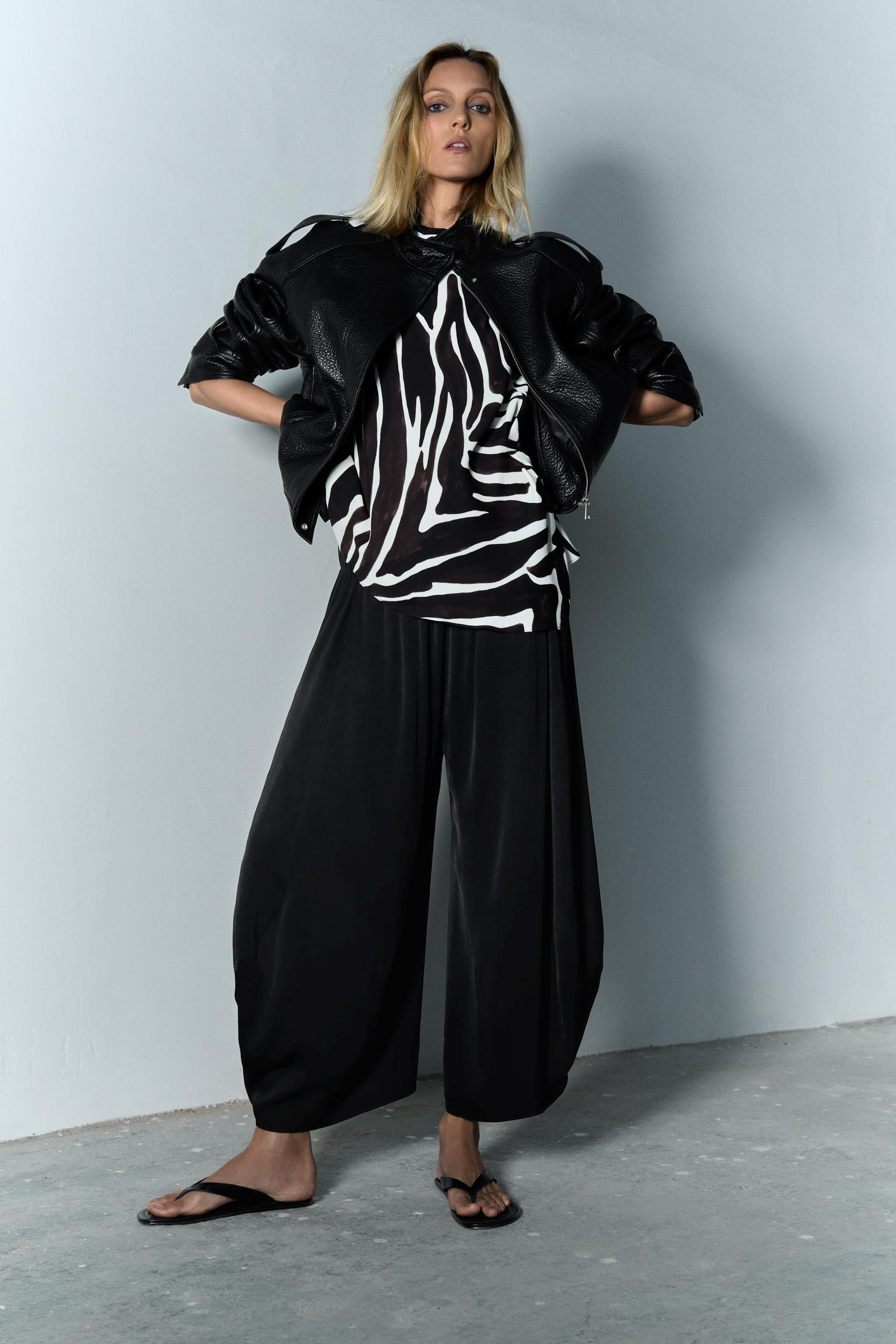 ZW COLLECTION ANIMAL PRINT HALTER TOP | Zara US