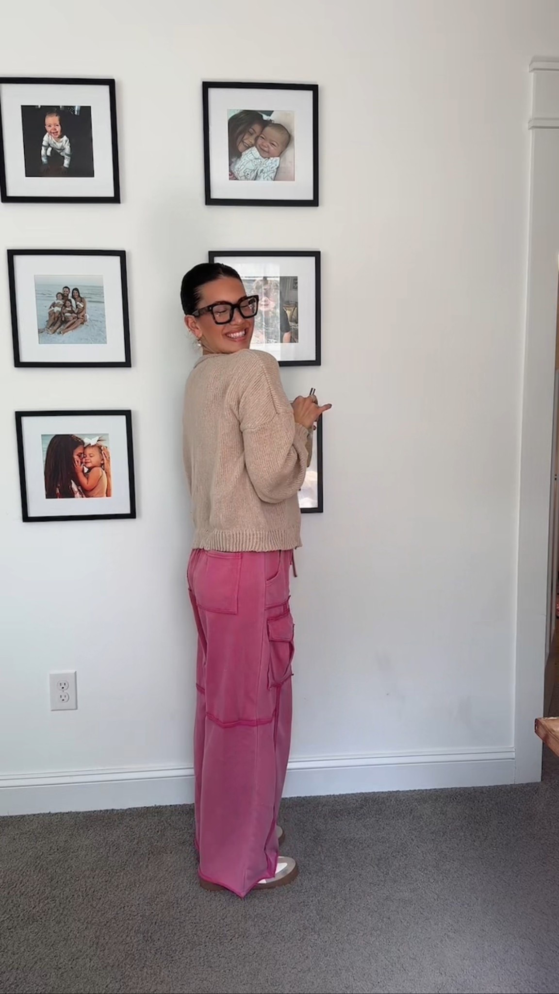 Comfy mom outfit of the day perfect for spring season 🍒 #momoutfits #comfyoutfits #springoutfits