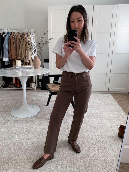 Gap cheeky jeans in brown. Sized up 2 sizes and these are actually the 26 short instead of petite and I love the length! 

Tee - Everlane medium
Jeans - Gap 26 short
Loafers - Sam Edelman 5
