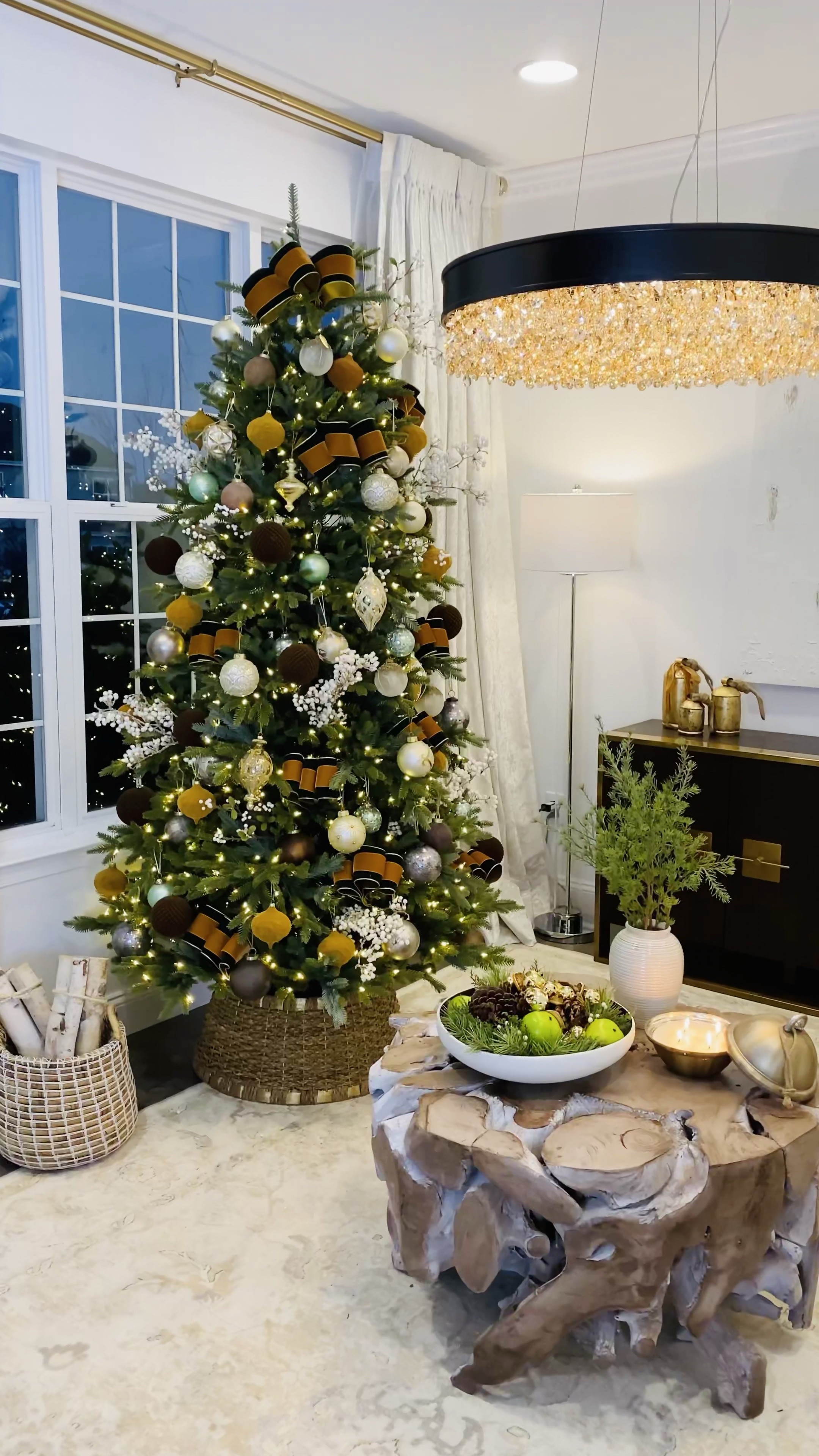 Sharing my holiday round up from last year. Grab my favorite Christmas decor and trees before they sell out!!  

Christmas trees 
Holiday bells 
Holiday home decor 
Velvet ribbon

#LTKHoliday #LTKSeasonal #LTKhome