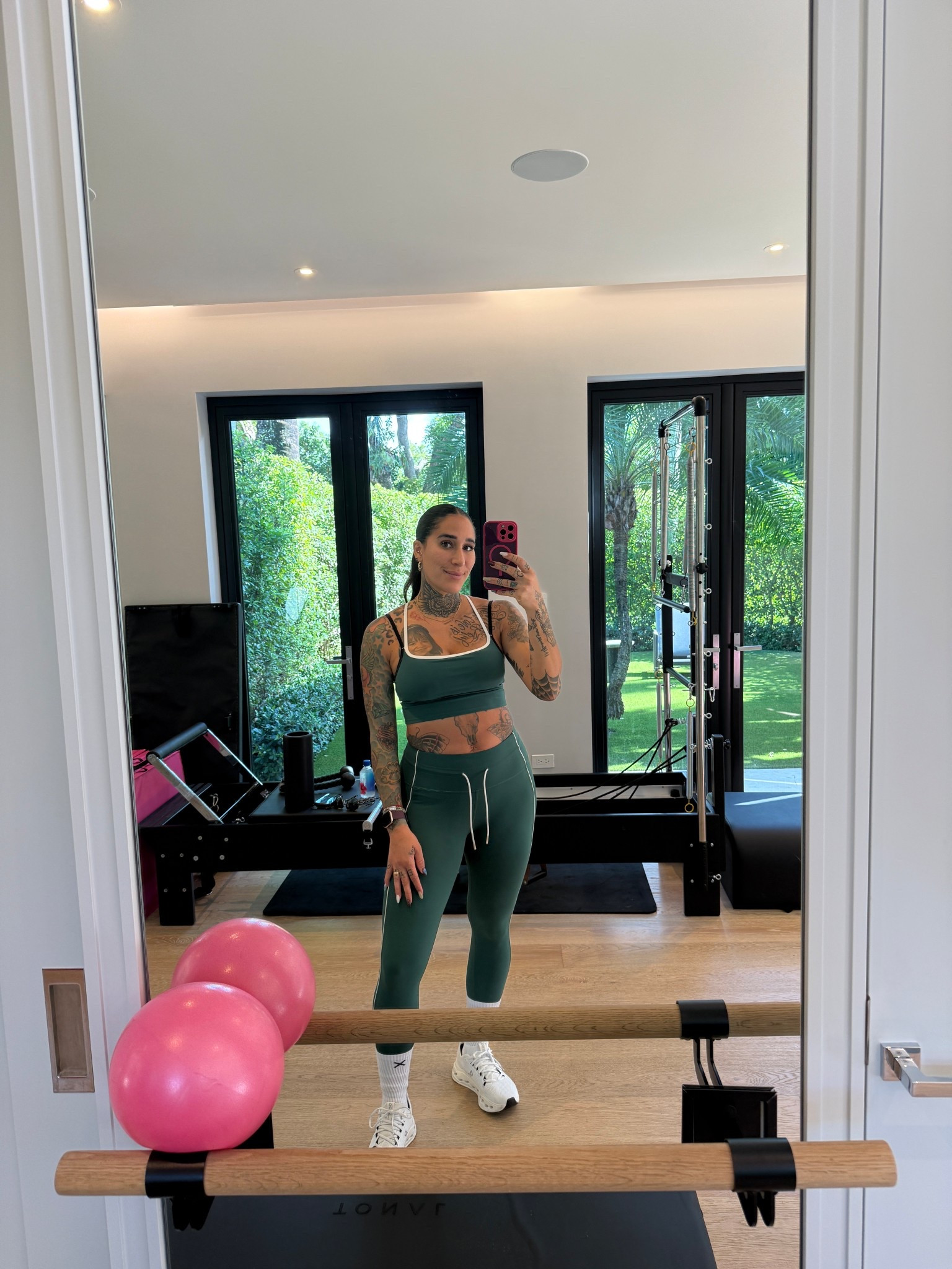 #pilates #viouri #nordstrom #green #doublestrap #legging #workoutbra #postpartum #tyelegging

#LTKActive