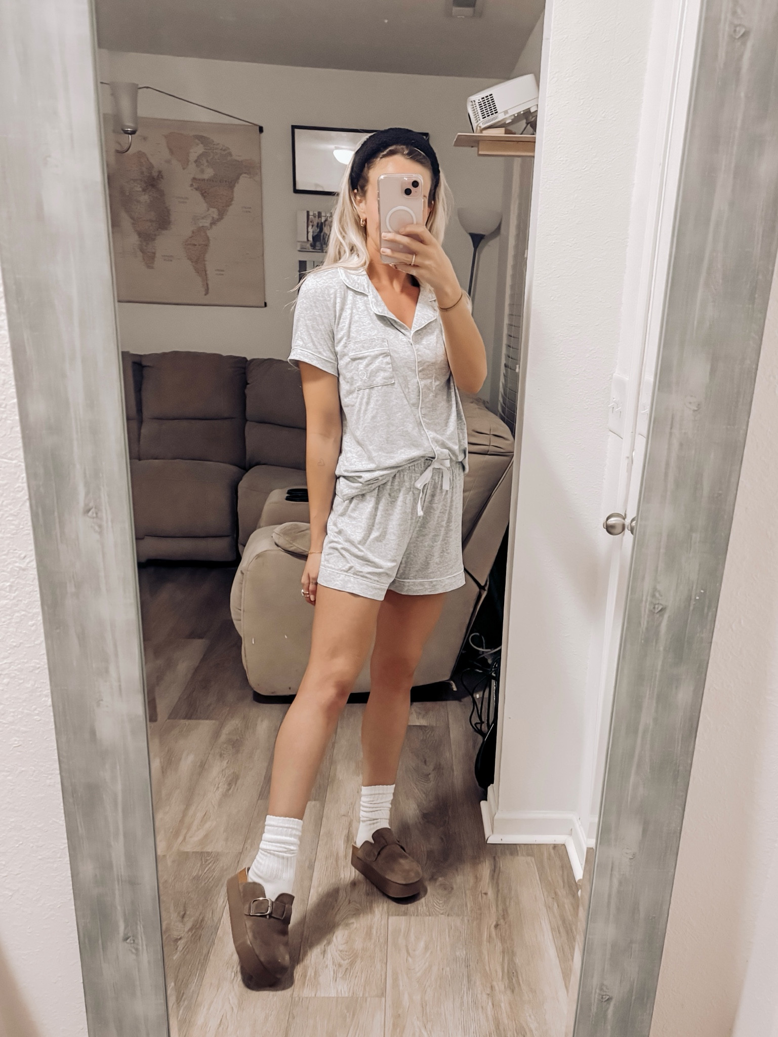 Something about a matching set makes me feel extra cozy✨🫶 I had some chores and a drive thru run to get done, so I threw on my platform mules and snapped a pic! I’m wearing a small in this set🥰

#LTKFindsUnder50 #LTKSaleAlert #LTKGiftGuide