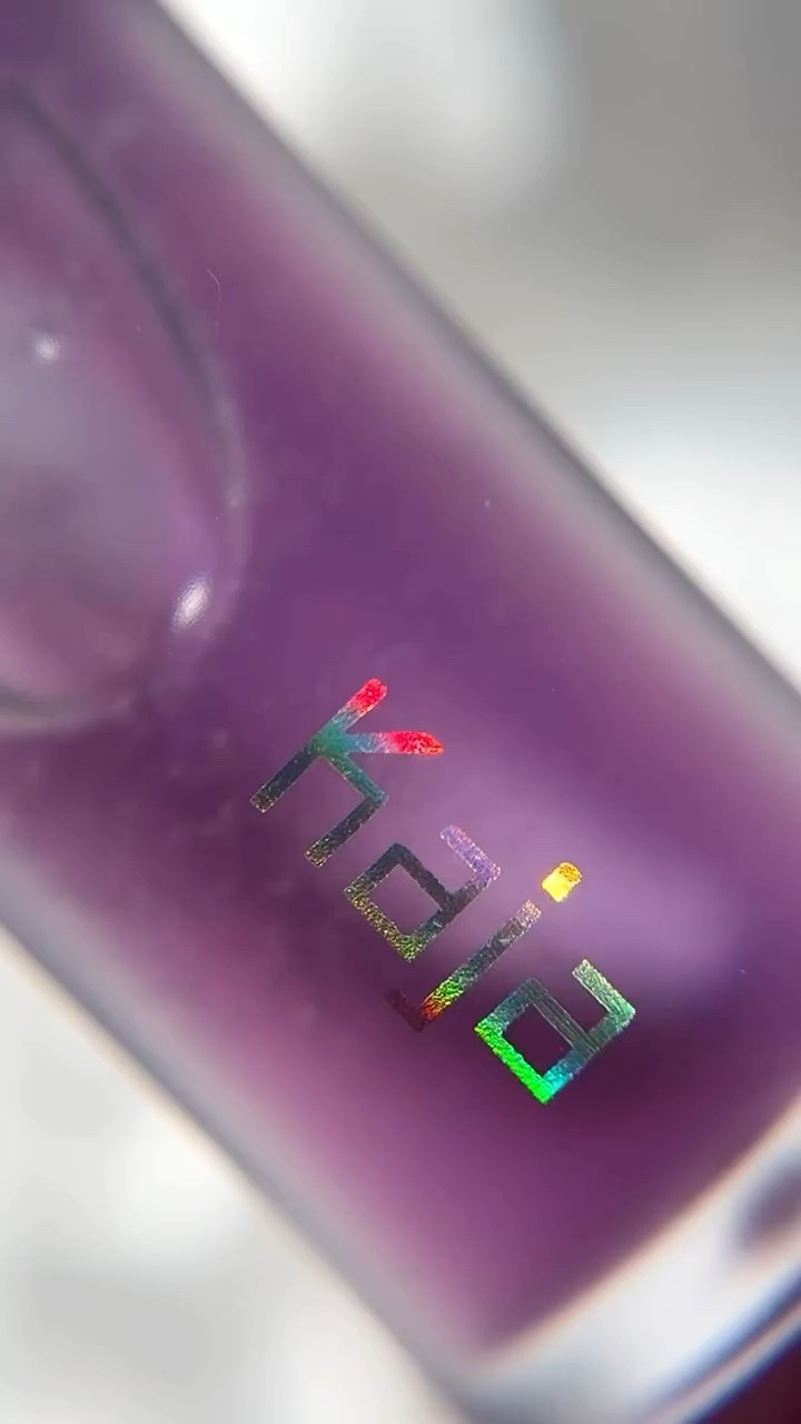 Gifted 

💜 Juicy Glass from @kajabeauty in Grape Glowtini

This high shine lip oil is hydrating while not feeling sticky on the lips. Also helps to give your lips a plumper appearance. It contains ingredients like vitamin tree fruit oil and grape seed oil. 

What is your favorite lip oil? 

#kajabeauty #kajakuties #kajajuicyglass #kajalipoil #lipoil #lipproduct #beauty #makeup