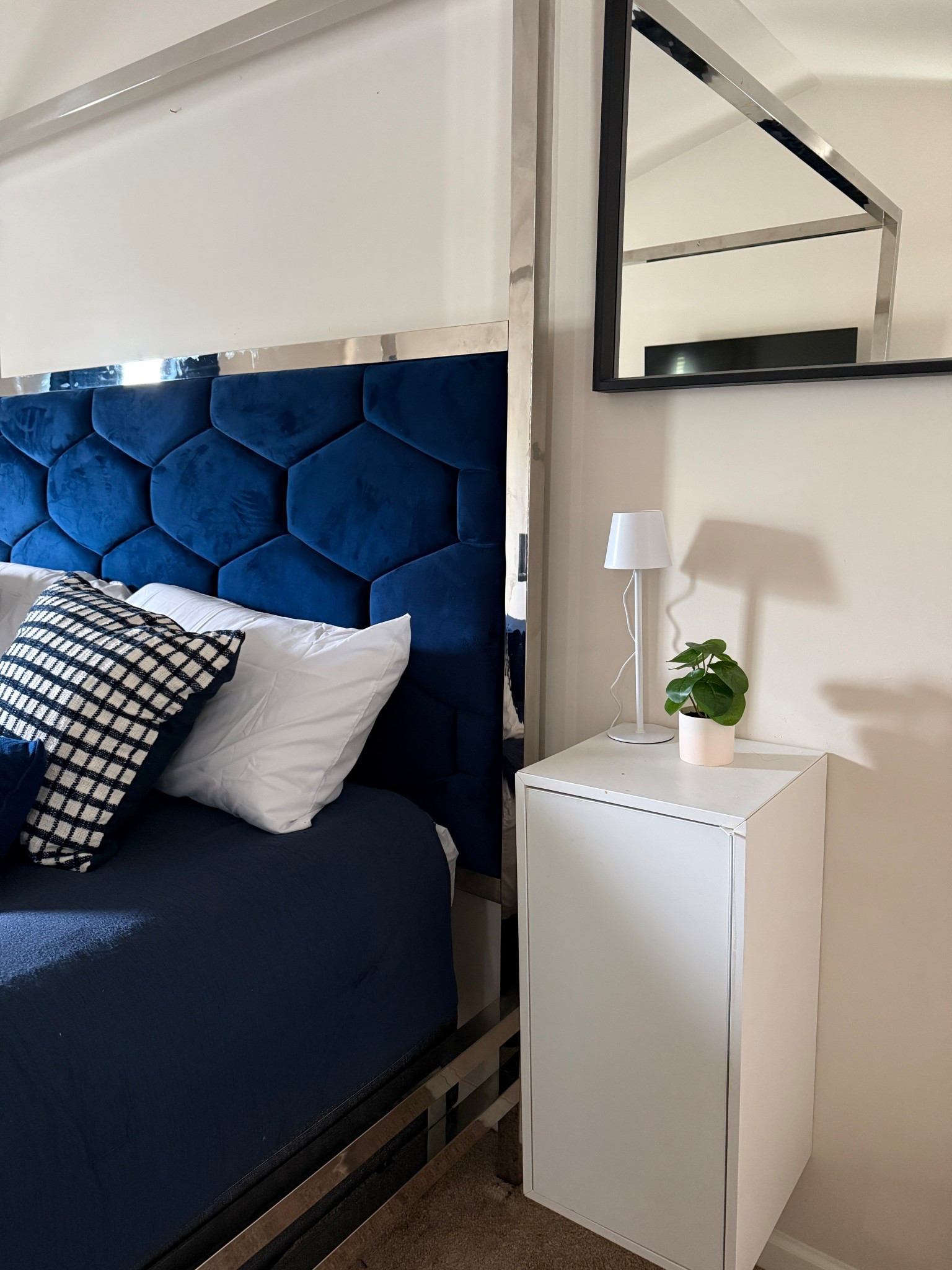 I’m so obsessed with greenery & it amazes me what vibe this little artificial plant brought to my bedside 😍

#LTKstorytime #LTKSeasonal #LTKHome