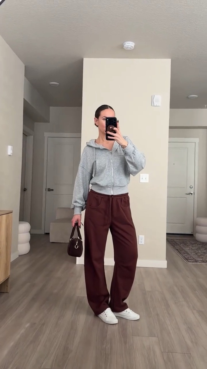 lightweight comfy barrel sweatpants.  so so good!!

#sweatpants #greysweatpants #zipperedhoodie 

#LTKFindsUnder50 #LTKSaleAlert #LTKootd