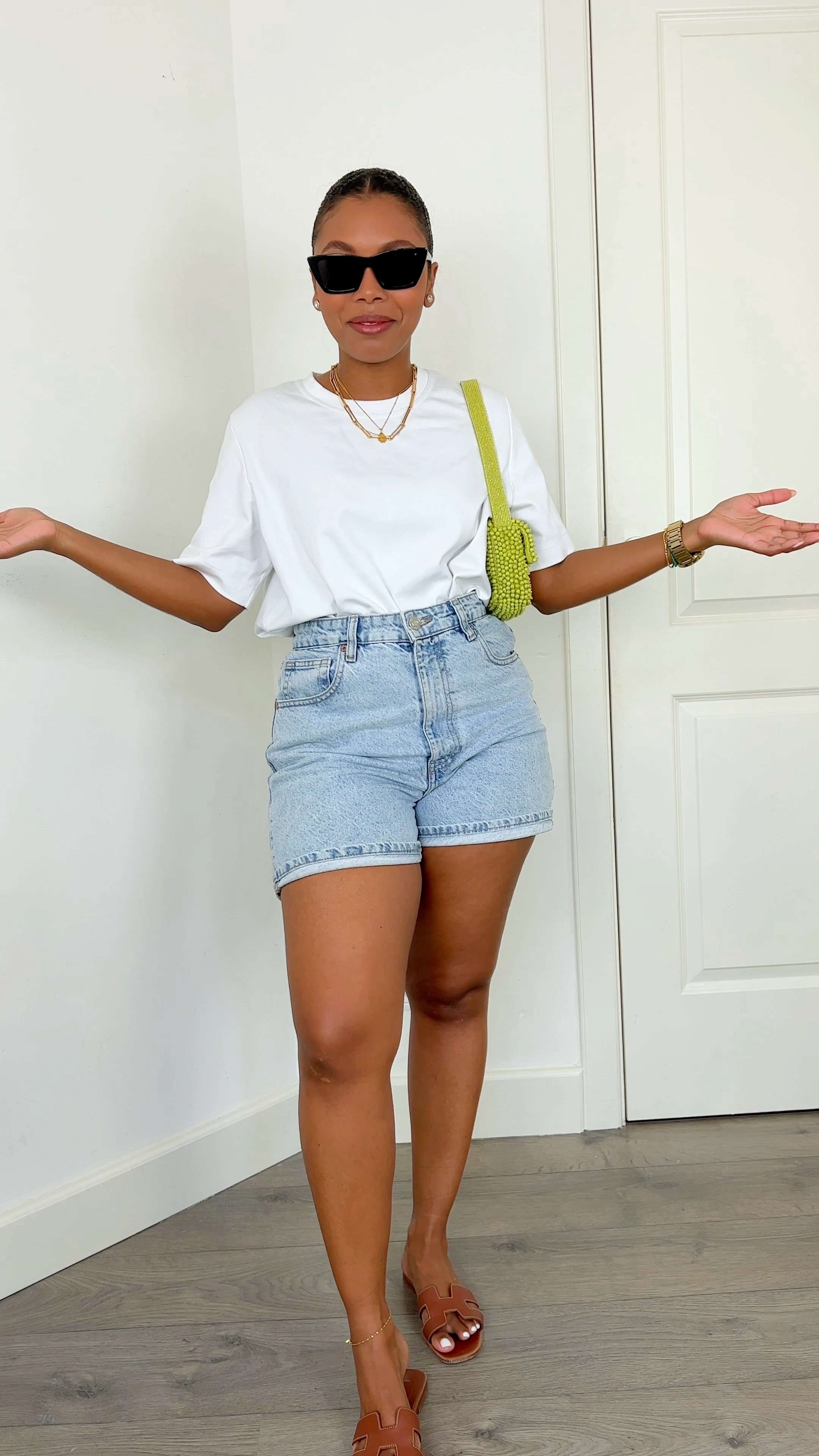 White t-shirt and denim shorts 

#LTKeurope #LTKcurves