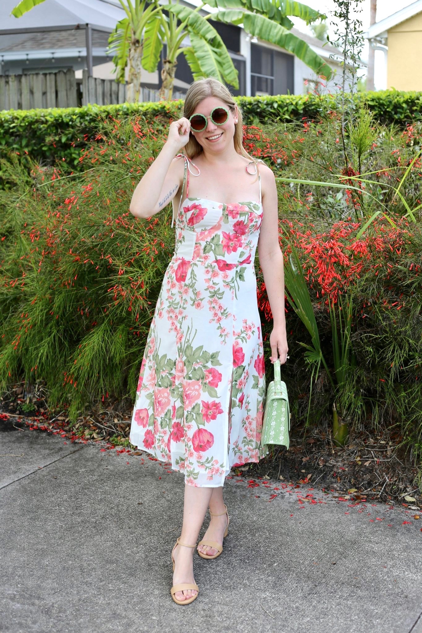 Was gifted some adorable pieces from @chicwish and I can’t wait to share the rest with you soon! This dress is giving Reformation vibes, but on a budget. Definitely think I’ll have to pack it for some tropical vacations coming up next month!



#orlandofashionblogger #chichwish #floraldress 

#LTKSeasonal