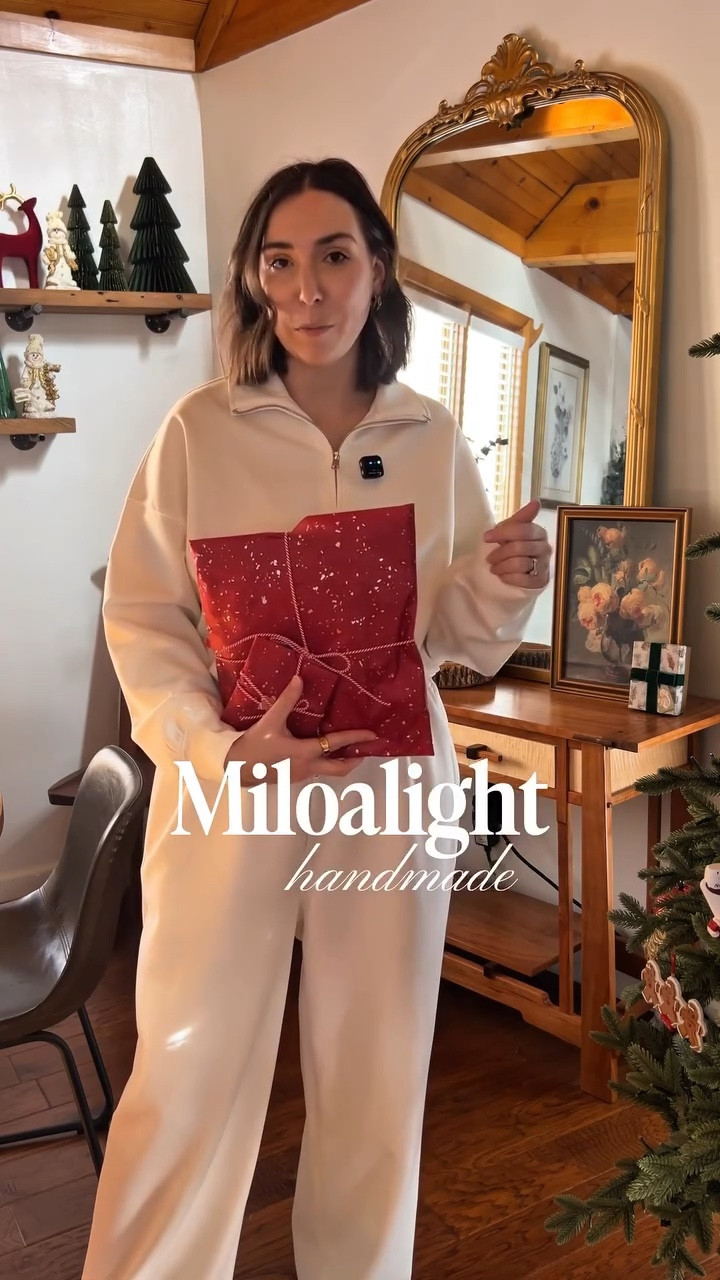 Absolutely in love with this cozy cotton gauze set from @miloalight_handmade 🥹💚

Clothing that is made by hand for babies and children from 3M-6Y! No mass production, just thoughtful handmade design you can confidently trust and support! 🫶🏻

Cannot wait to share our Christmas photos with this little set!!