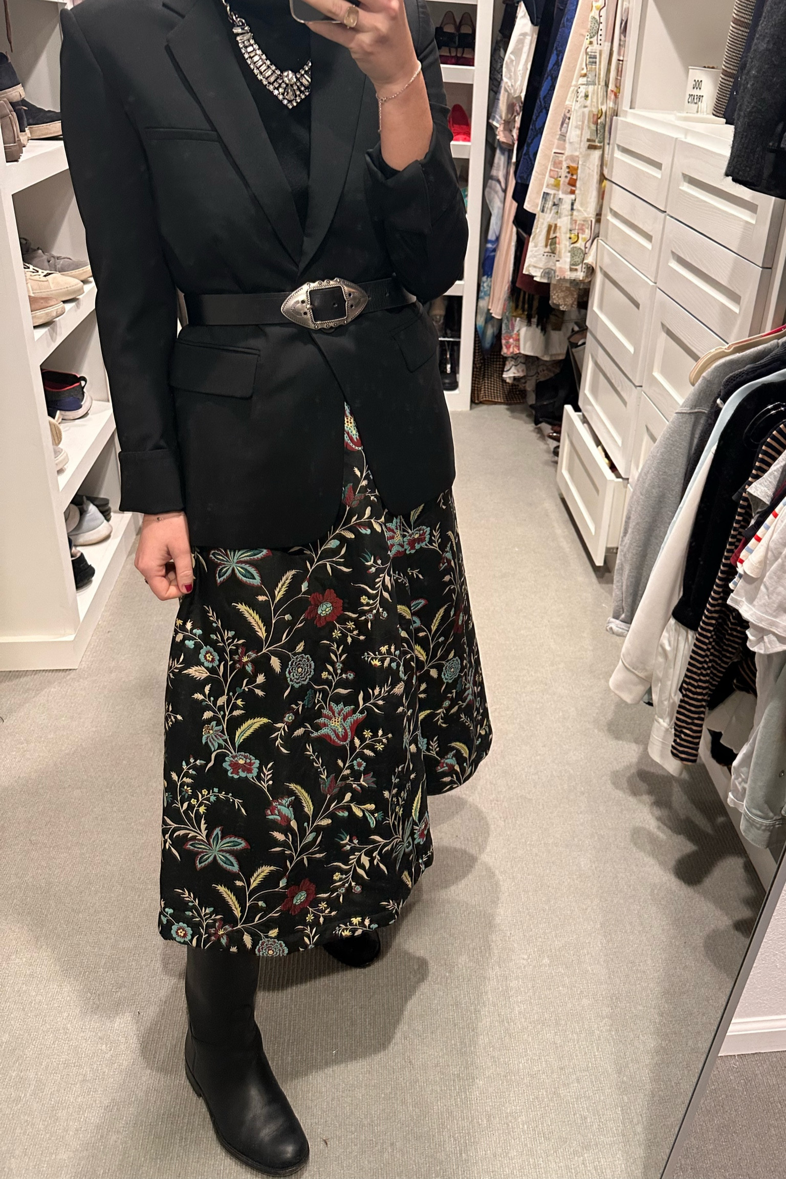 You can never go wrong with a good black blazer 

#LTKFind #LTKstyletip #LTKSeasonal