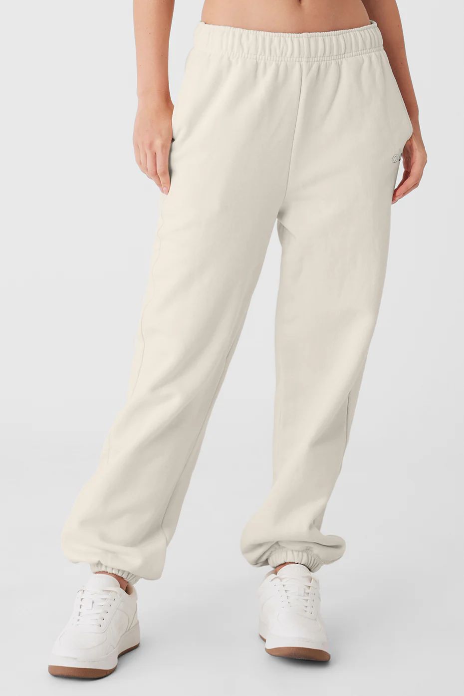 Accolade Straight Leg Sweatpant | Alo Yoga