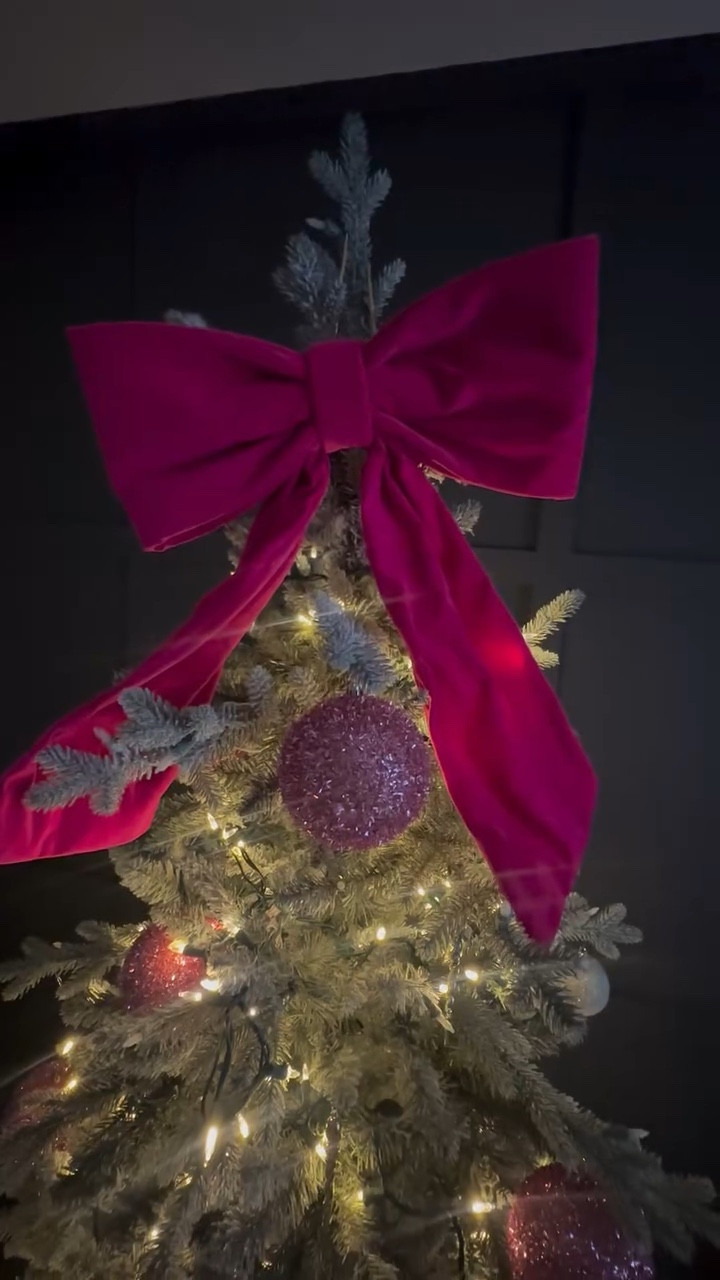 I’m sure you’ve already seen but 🎀s are the thing of the season. I’m obsessed and I don’t care who knows it!! Give me all the bows!! linked all the bows in my like.to.know.it #bows #popular #wicked 
.
.
.
.
.
.
#christmastree #christmasdecor #bow #bows🎀 #christmas #christmasmantel #garland #diy #target #targetlife #momlife #childhood #ig_motherhood

#LTKHoliday #LTKSeasonal #LTKGiftGuide