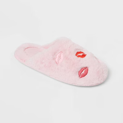 Women's Emily Valentine Lips Scuff Slipper - Auden™ Pink M | Target